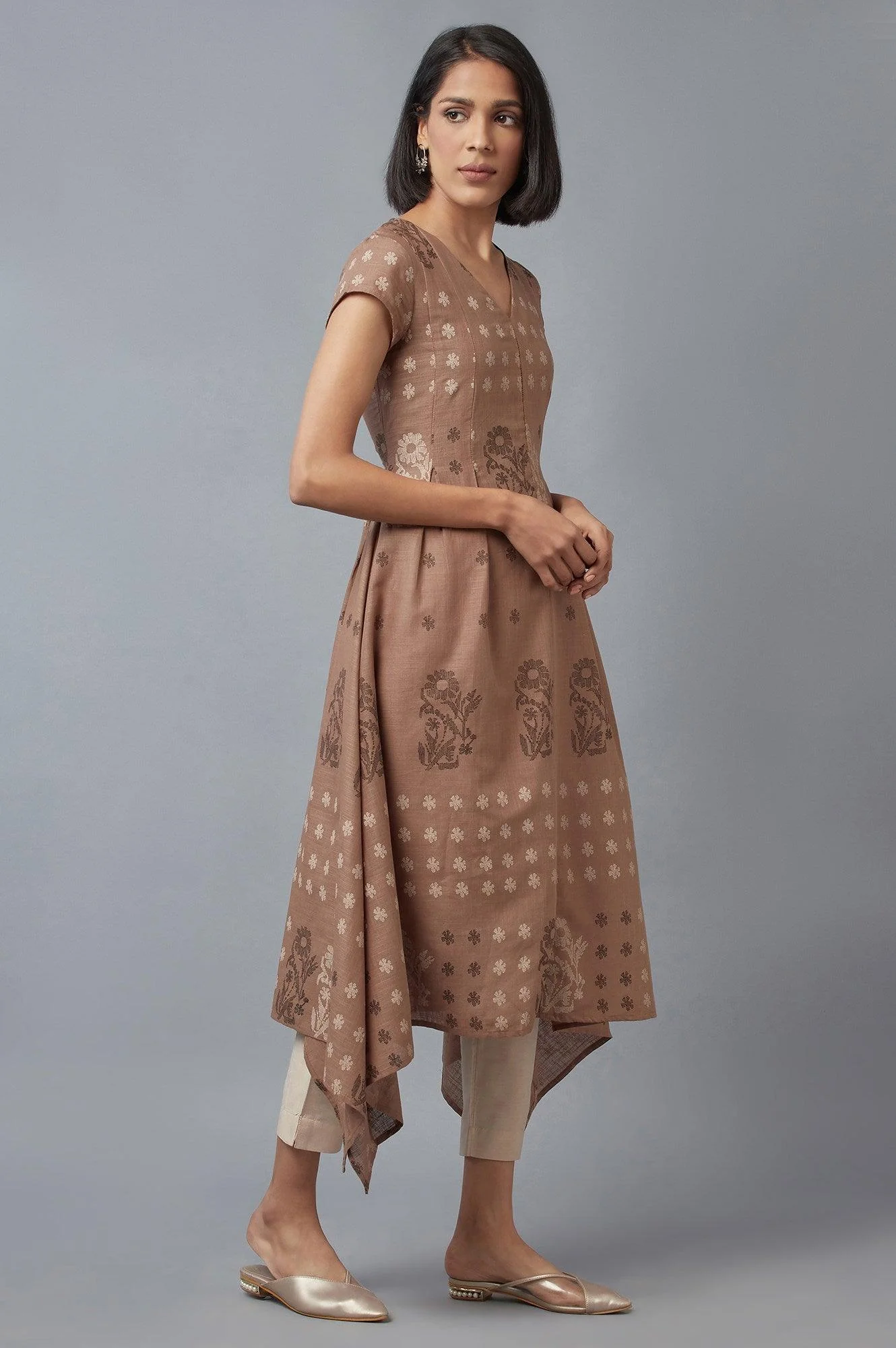 Beige Flared kurta In Floral Print and Side Dipped Hemline - Image 4