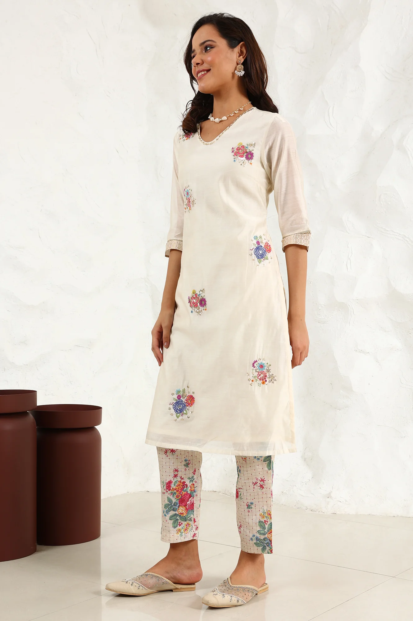 Beige Floral Embroidered Chanderi Straight Kurta, Pants And Dupatta Set - Image 4