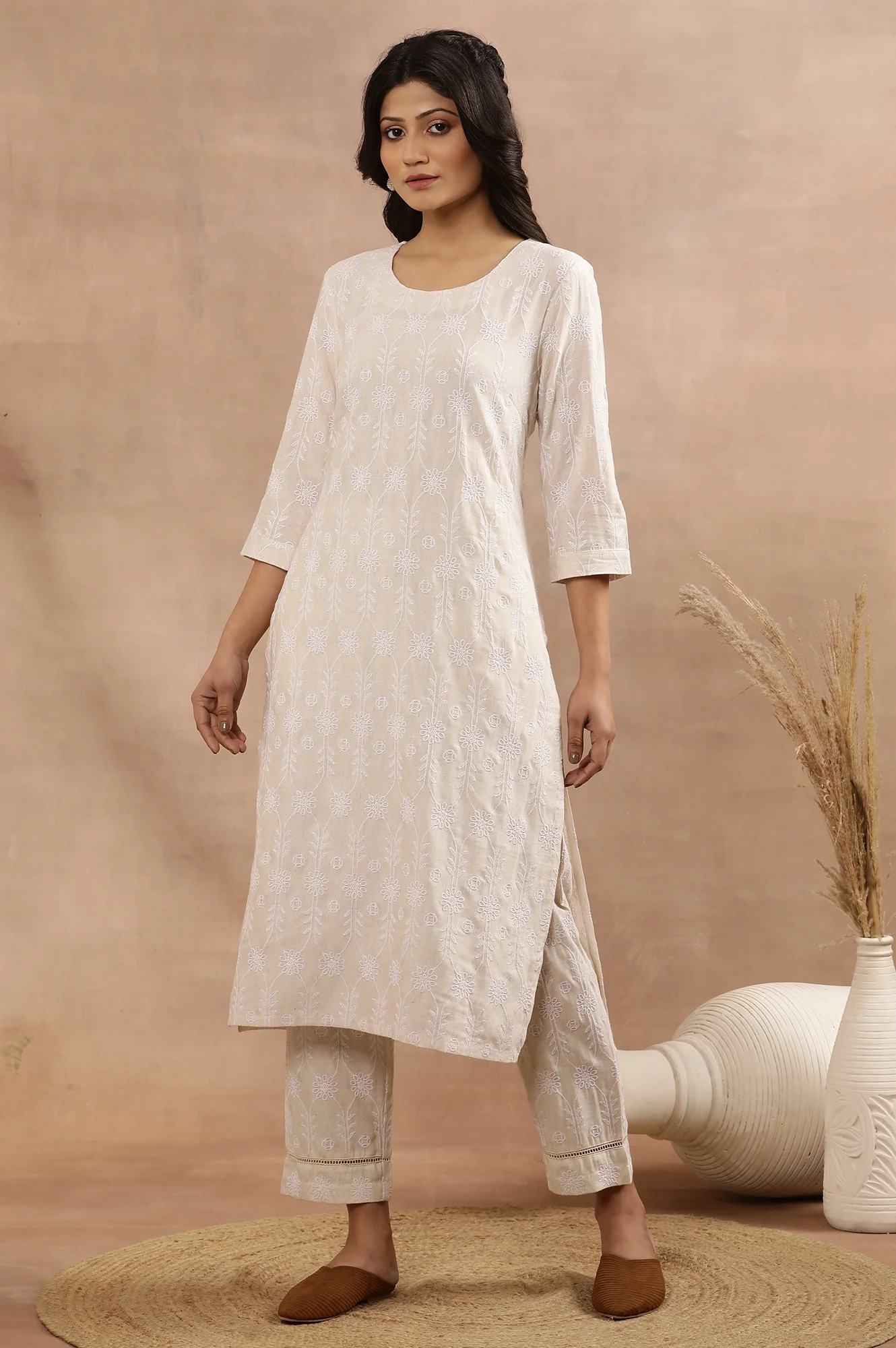 Beige Floral Embroidered Cotton Kurta And Pants Set - Image 3