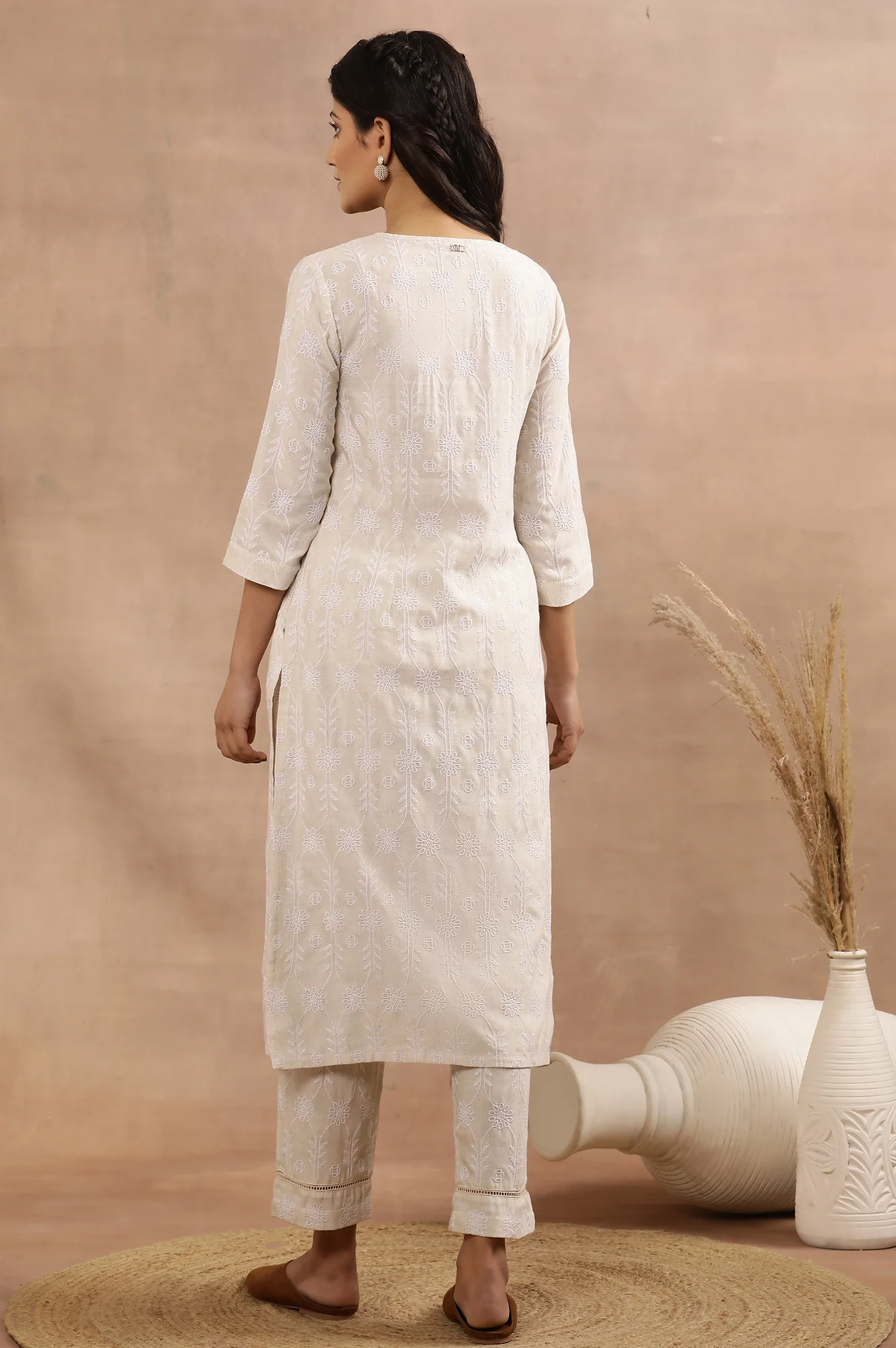 Beige Floral Embroidered Cotton Kurta And Pants Set - Image 4