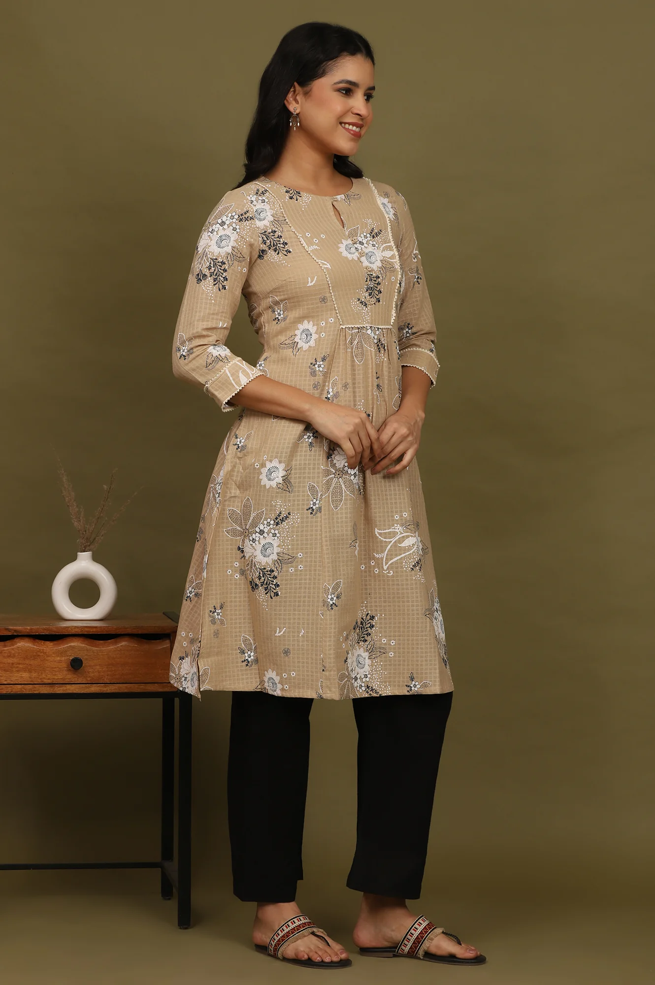 Beige Floral Printed Cotton Check Textured Kurta - Image 2