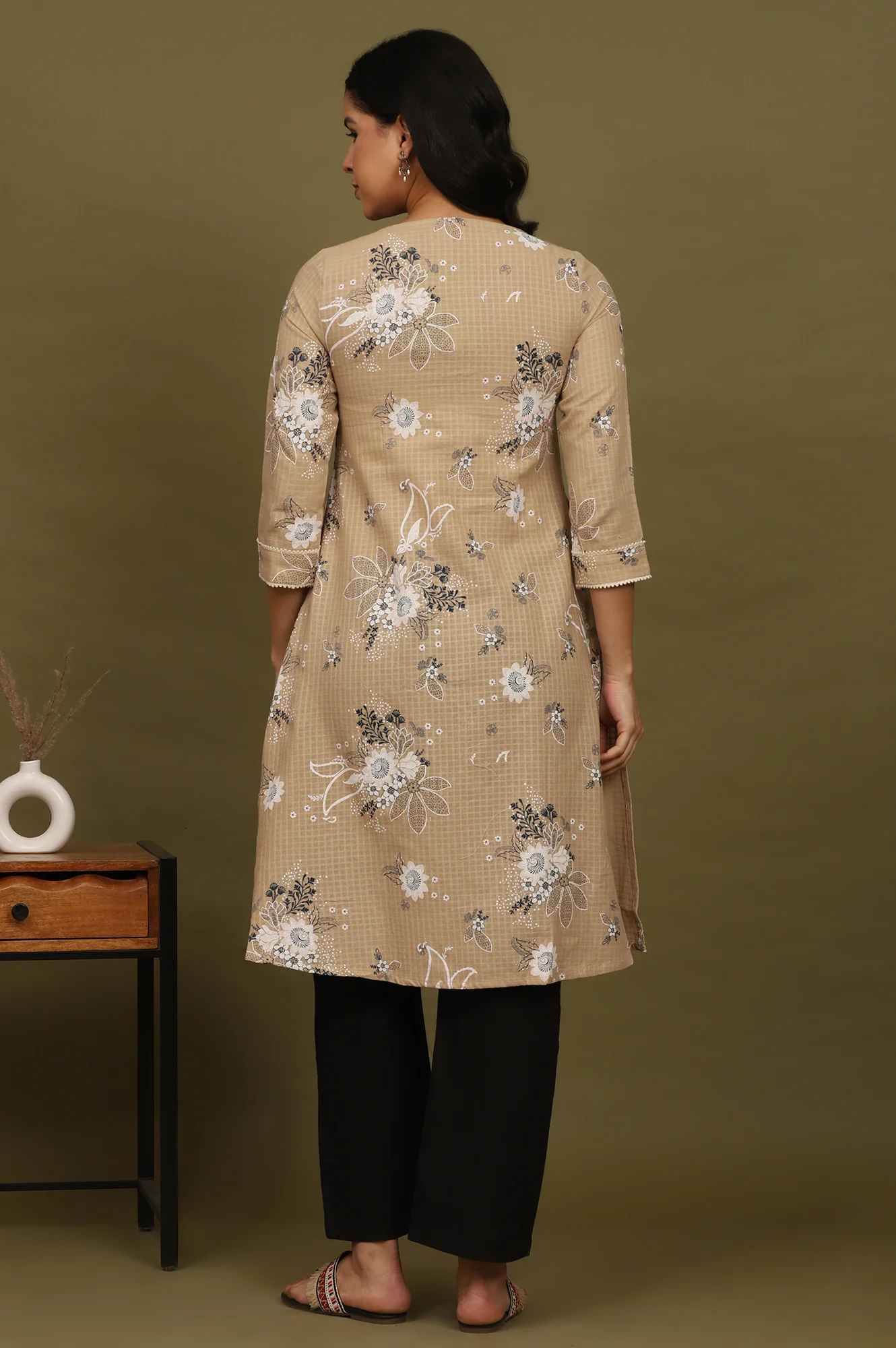 Beige Floral Printed Cotton Check Textured Kurta - Image 3