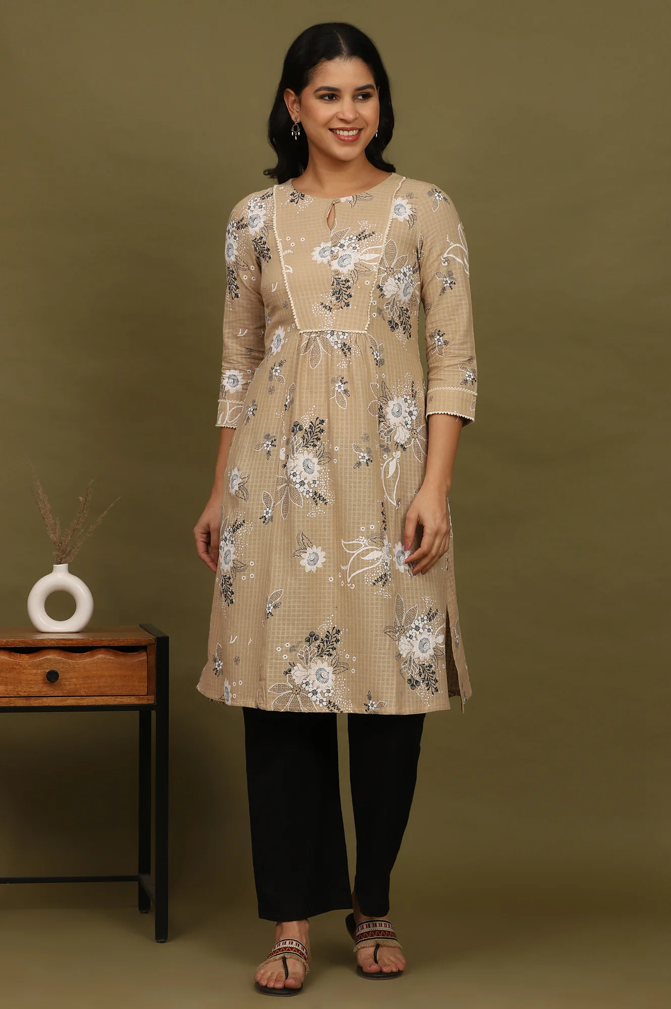 Beige Floral Printed Cotton Check Textured Kurta - Image 6