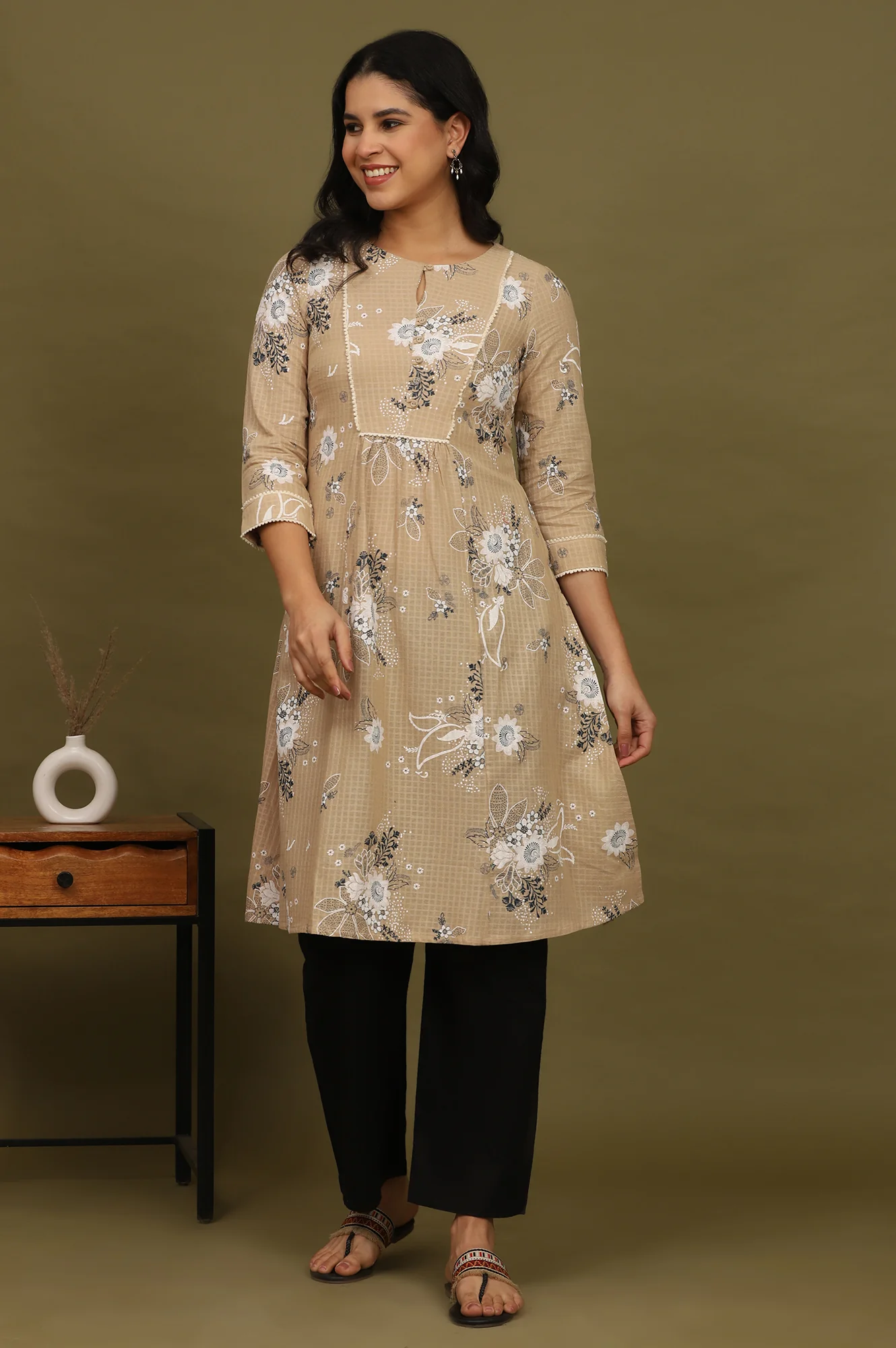 Beige Floral Printed Cotton Check Textured Kurta - Image 7