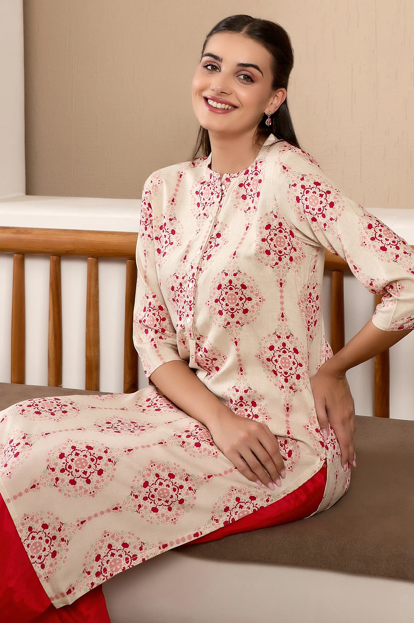 Beige Floral Printed Mandarin Collar Classy Straight Kurta - Image 2