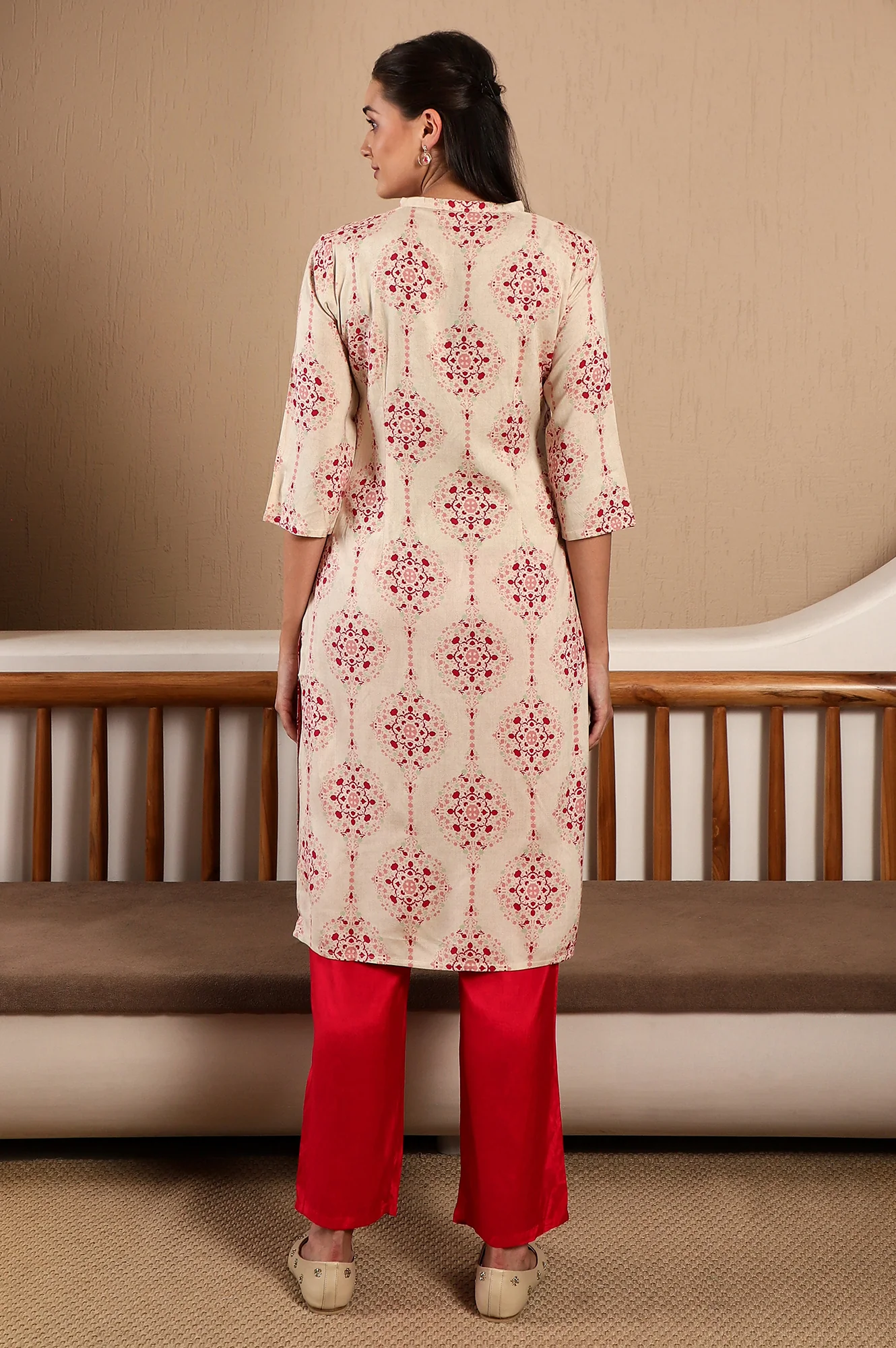 Beige Floral Printed Mandarin Collar Classy Straight Kurta - Image 6