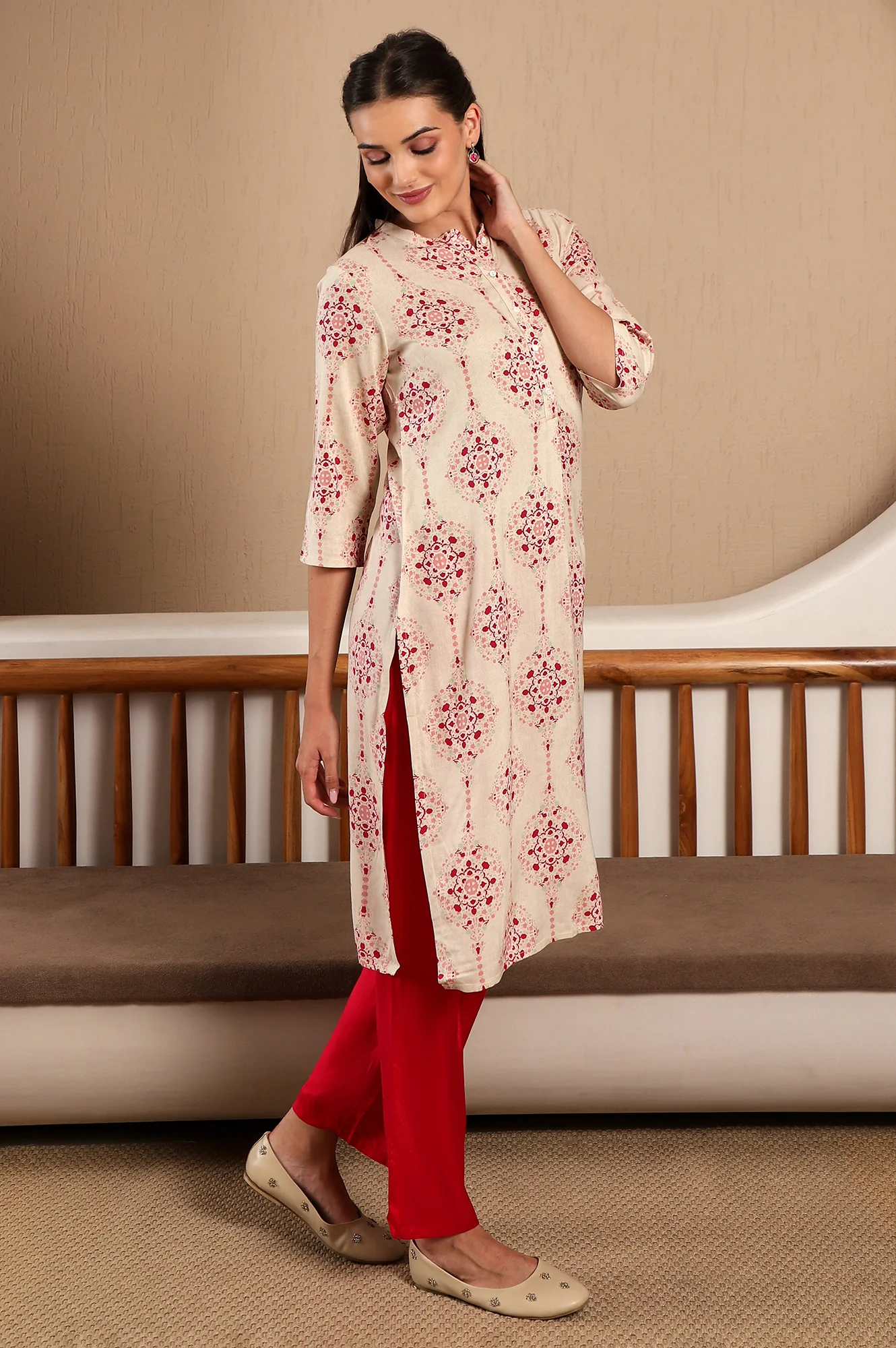 Beige Floral Printed Mandarin Collar Classy Straight Kurta - Image 7