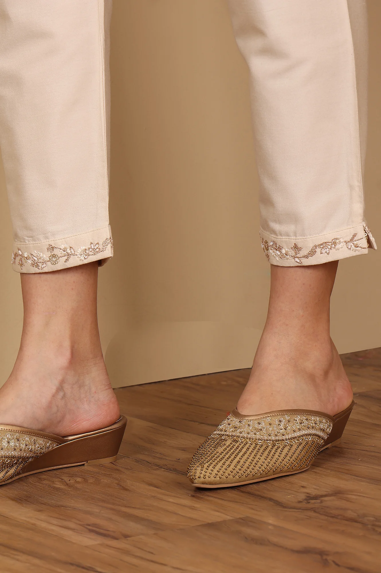 Beige Jacquard Sleeveless Embellished Kurta, Pants And Dupatta Set - Image 10