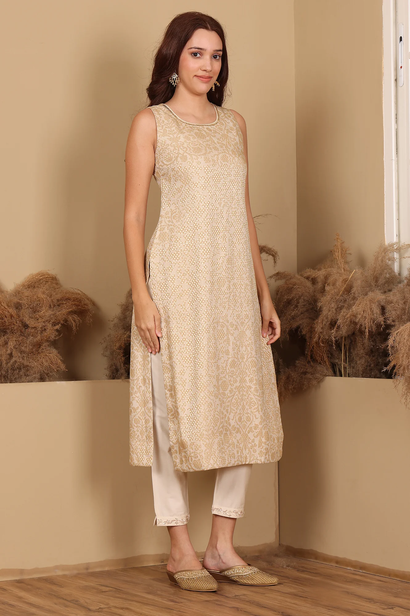 Beige Jacquard Sleeveless Embellished Kurta, Pants And Dupatta Set - Image 5