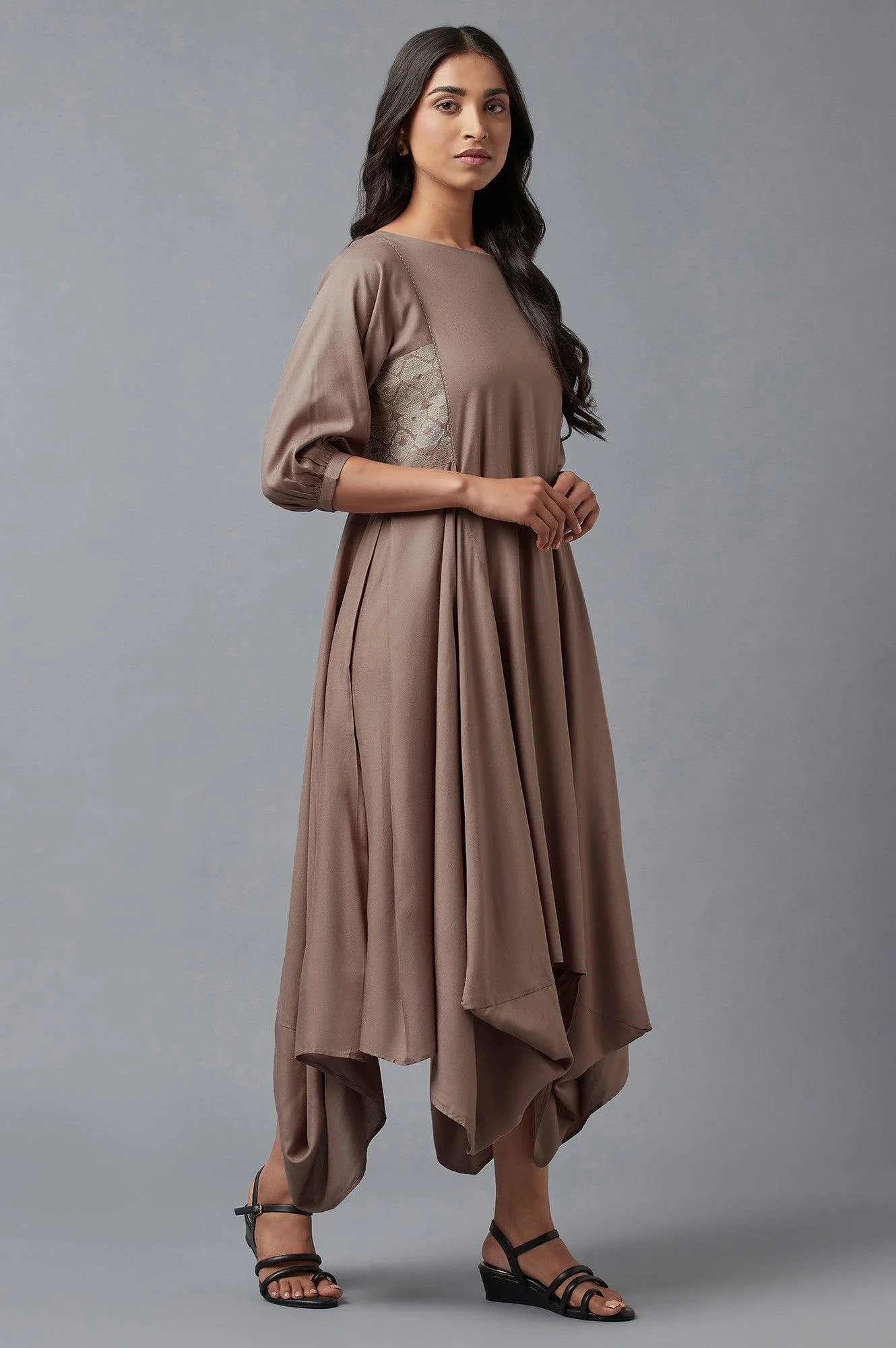 Beige Rayon kurta In Boat Neck With Embroidered Panel - Image 4