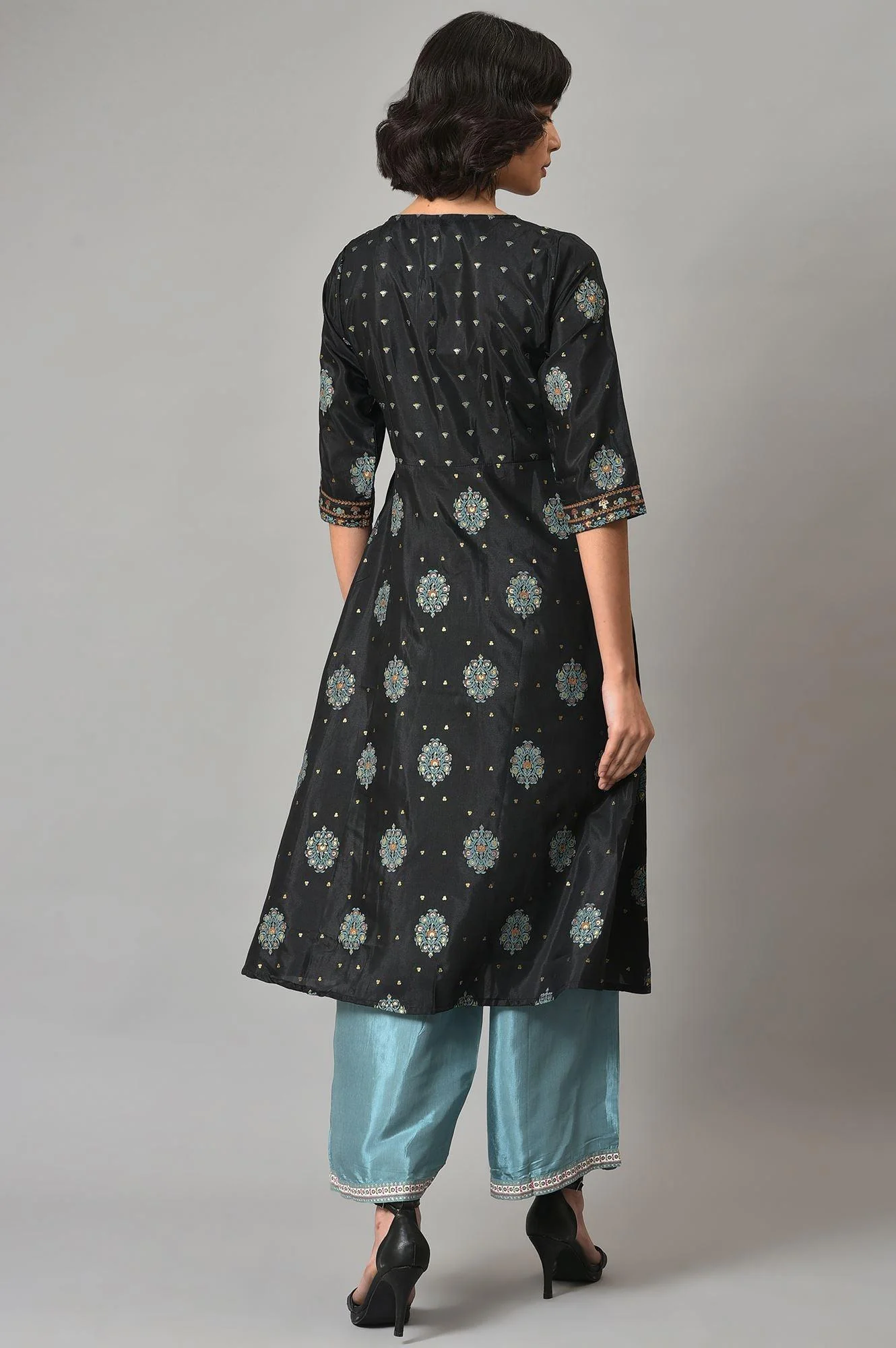 Black A-Line Panelled kurta With Blue Parallel Pants - Image 2