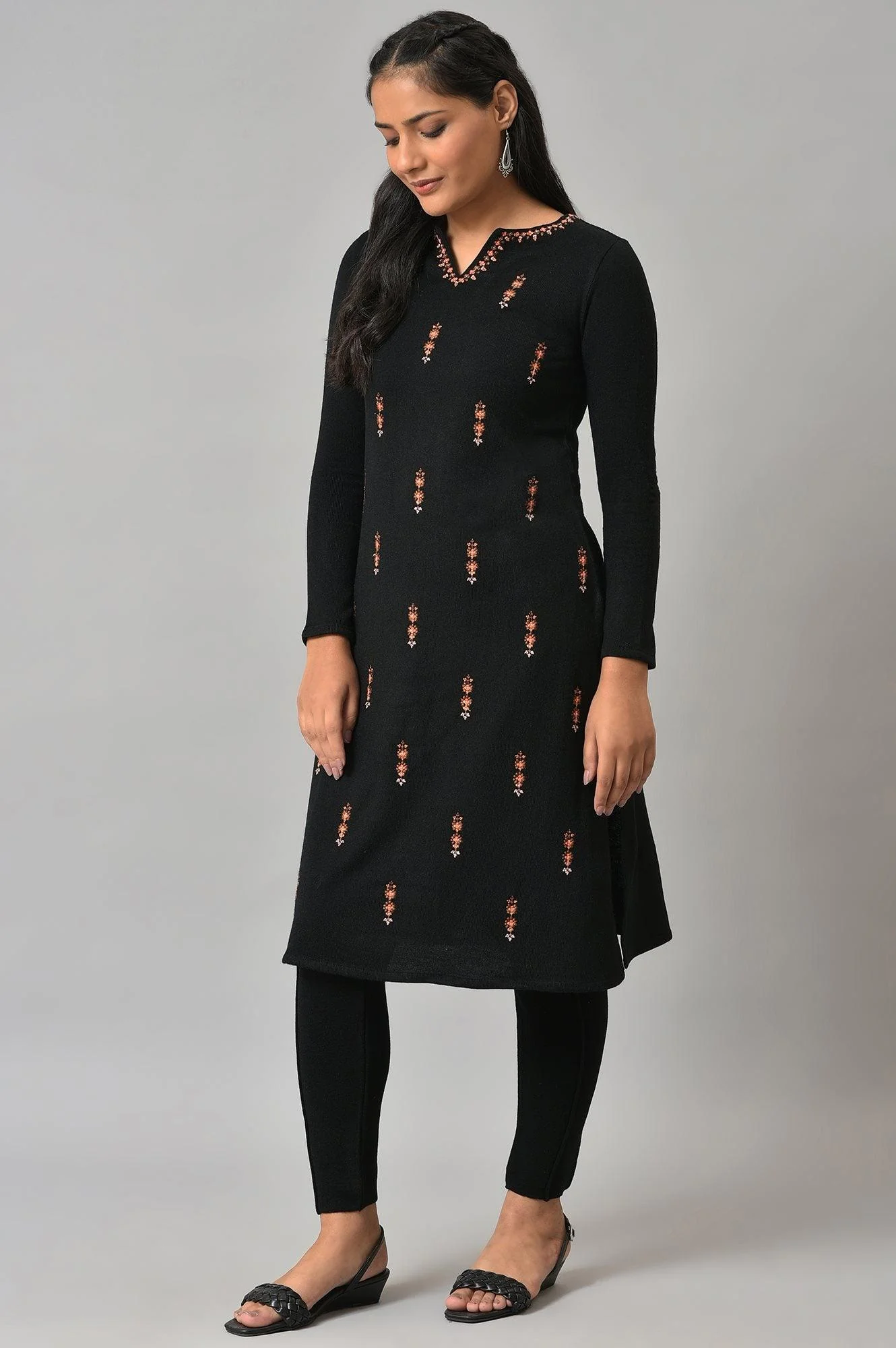Black Acrylic Embroidered Winter kurta - Image 3