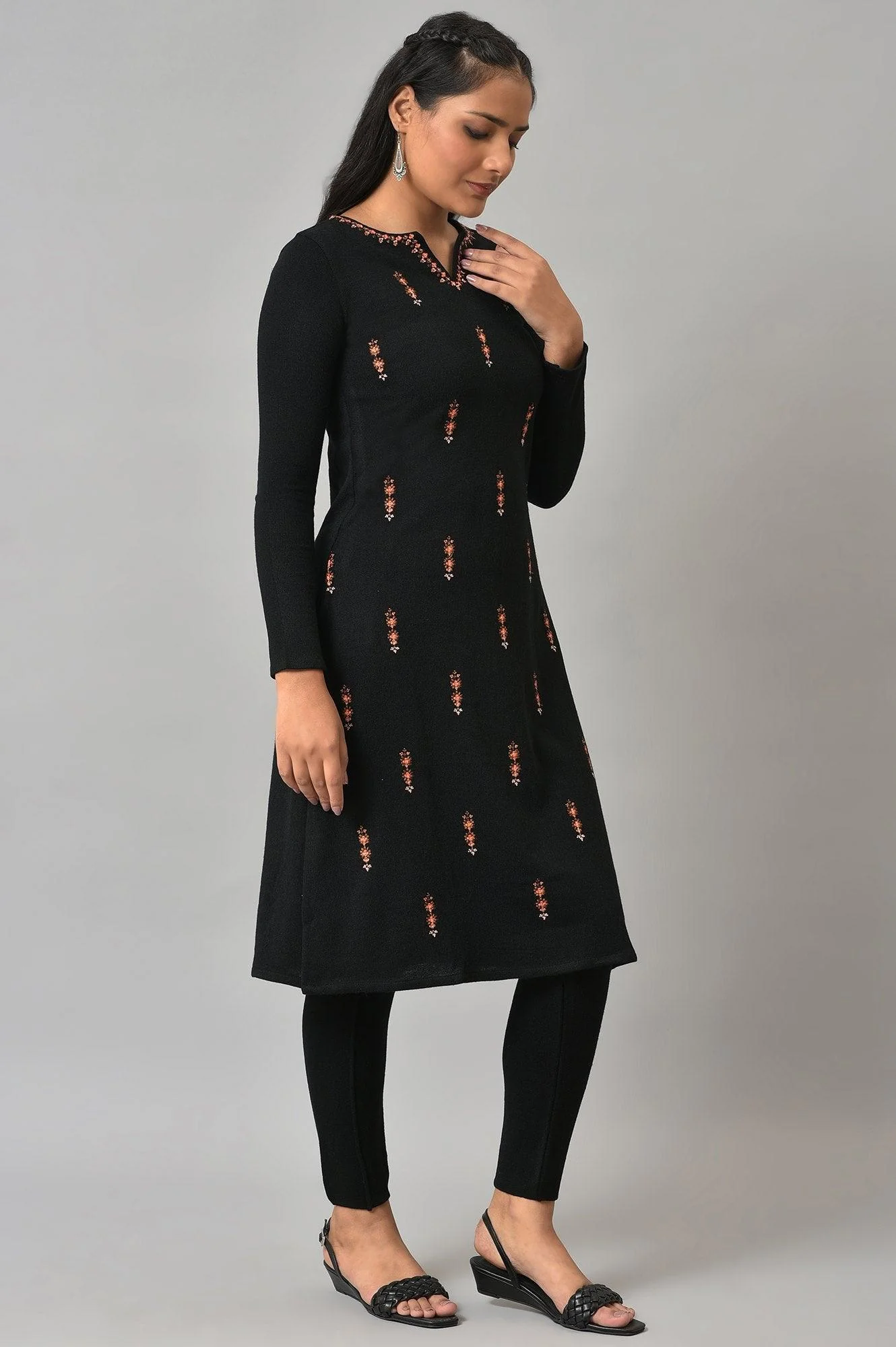 Black Acrylic Embroidered Winter kurta - Image 4