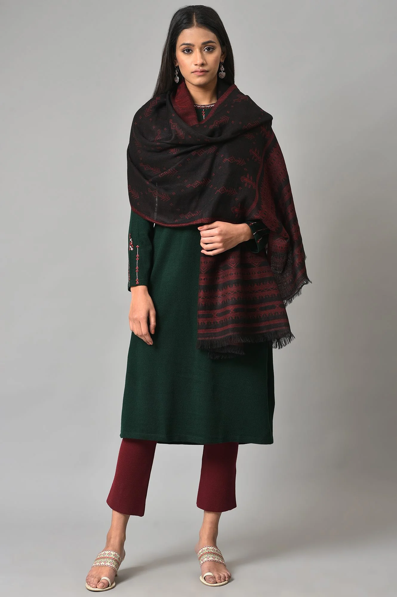 Black And Red Reversible Jacquard Shawl - Image 3