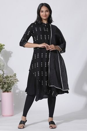 Black Cotton Dupatta With Stitchline Embroidery - Image 3