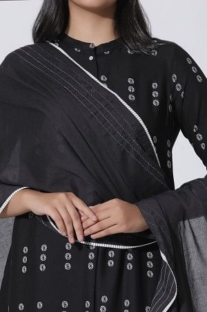 Black Cotton Dupatta With Stitchline Embroidery - Image 4