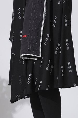 Black Cotton Dupatta With Stitchline Embroidery - Image 5