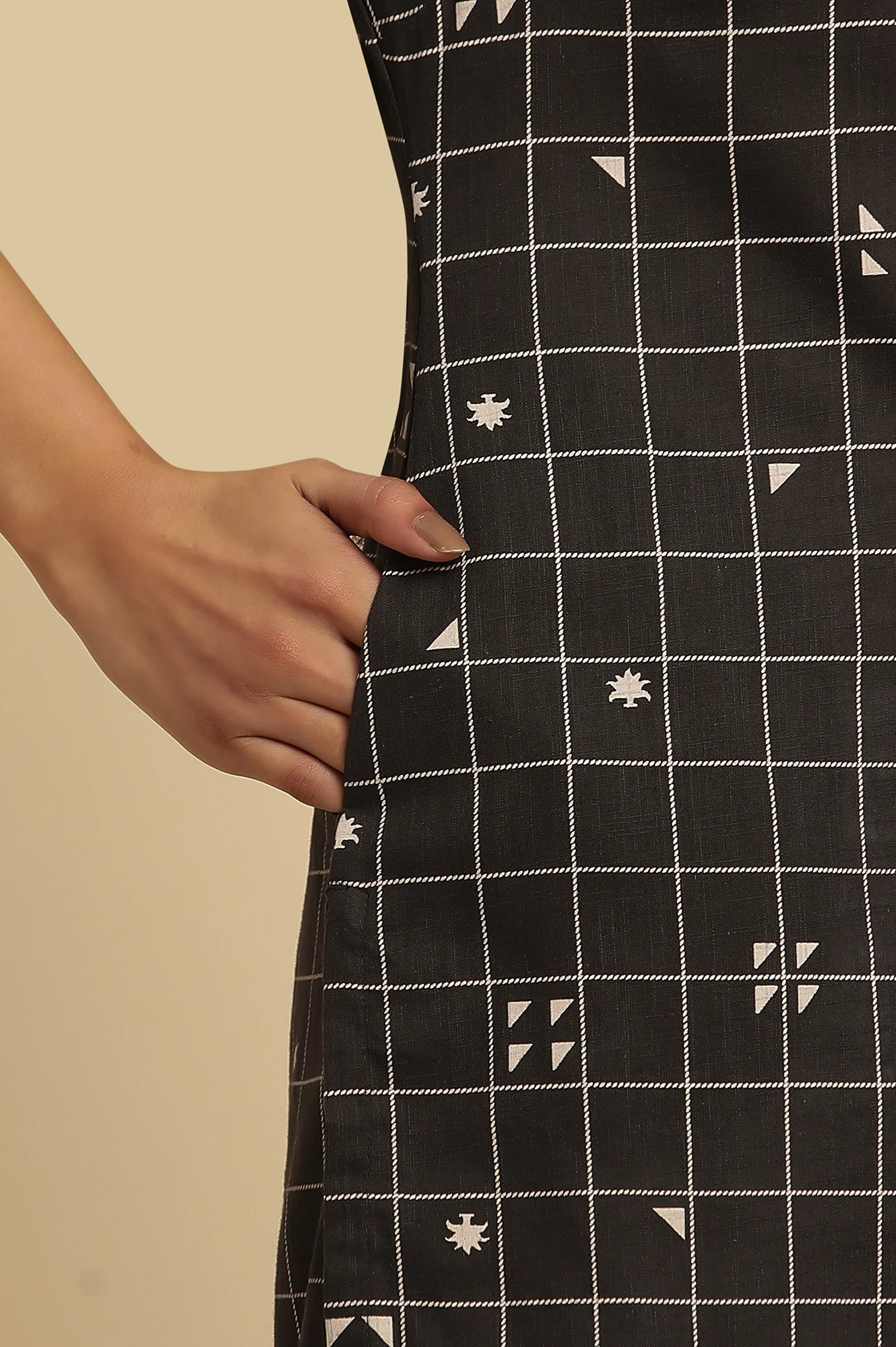 Black Cotton Geometric Printed Summer Kurta - Image 7