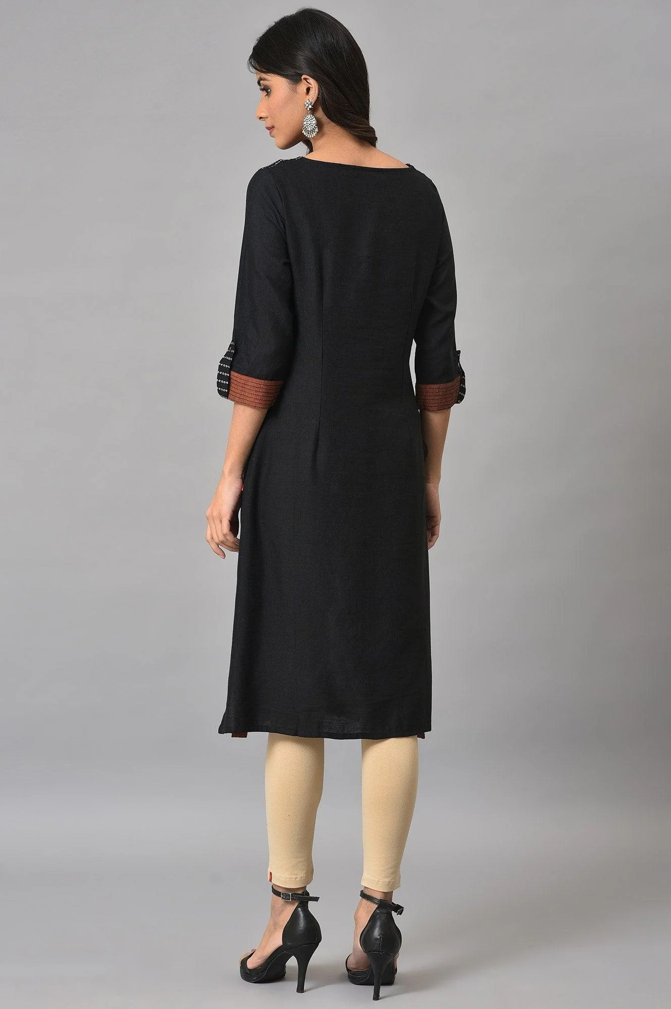 Black Dobby kurta With Biege Tights - Image 2