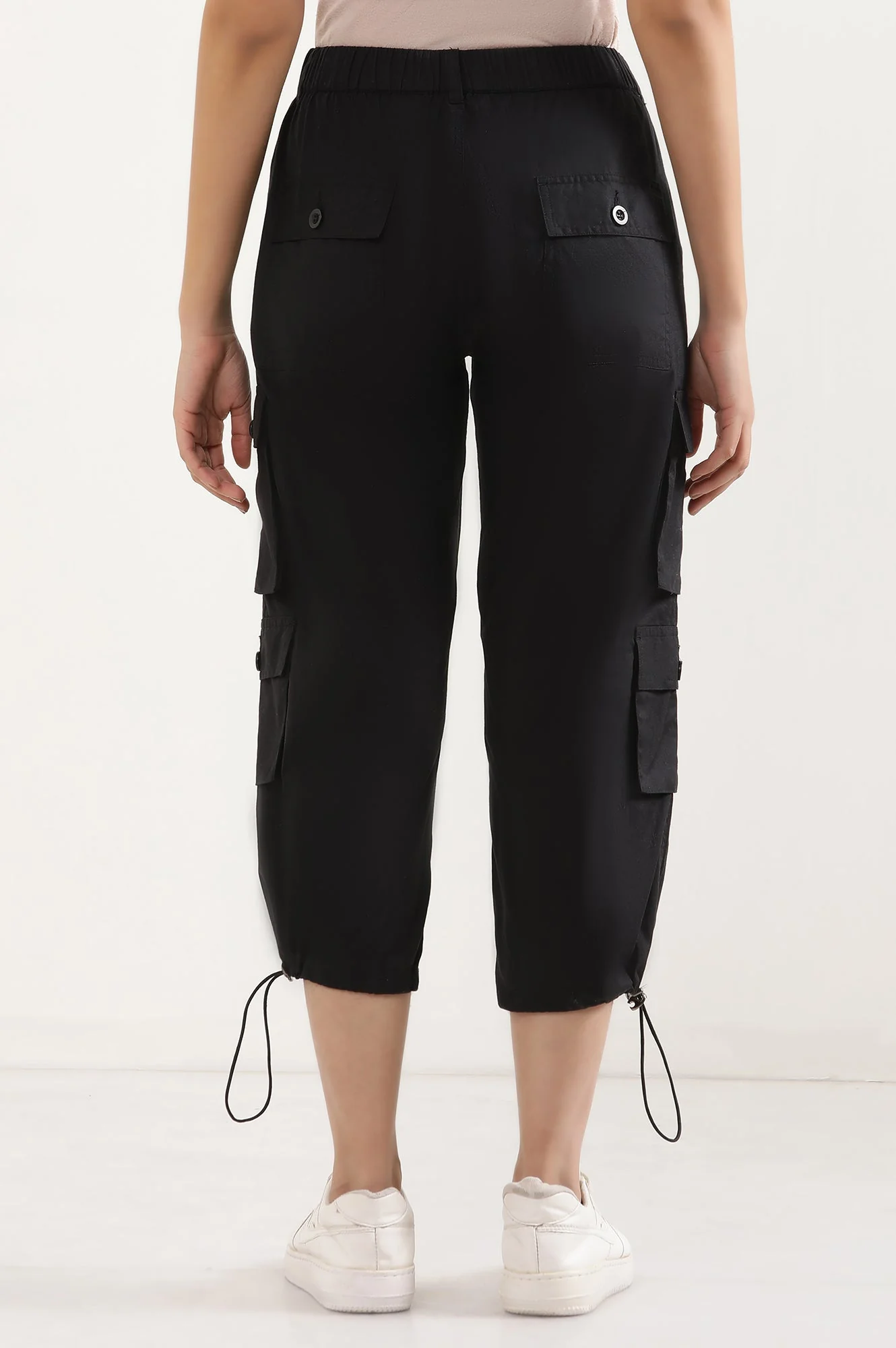 Elleven Women's Black Solid Straight Fit Cotton Cropped Pants With Drawstring - Image 4