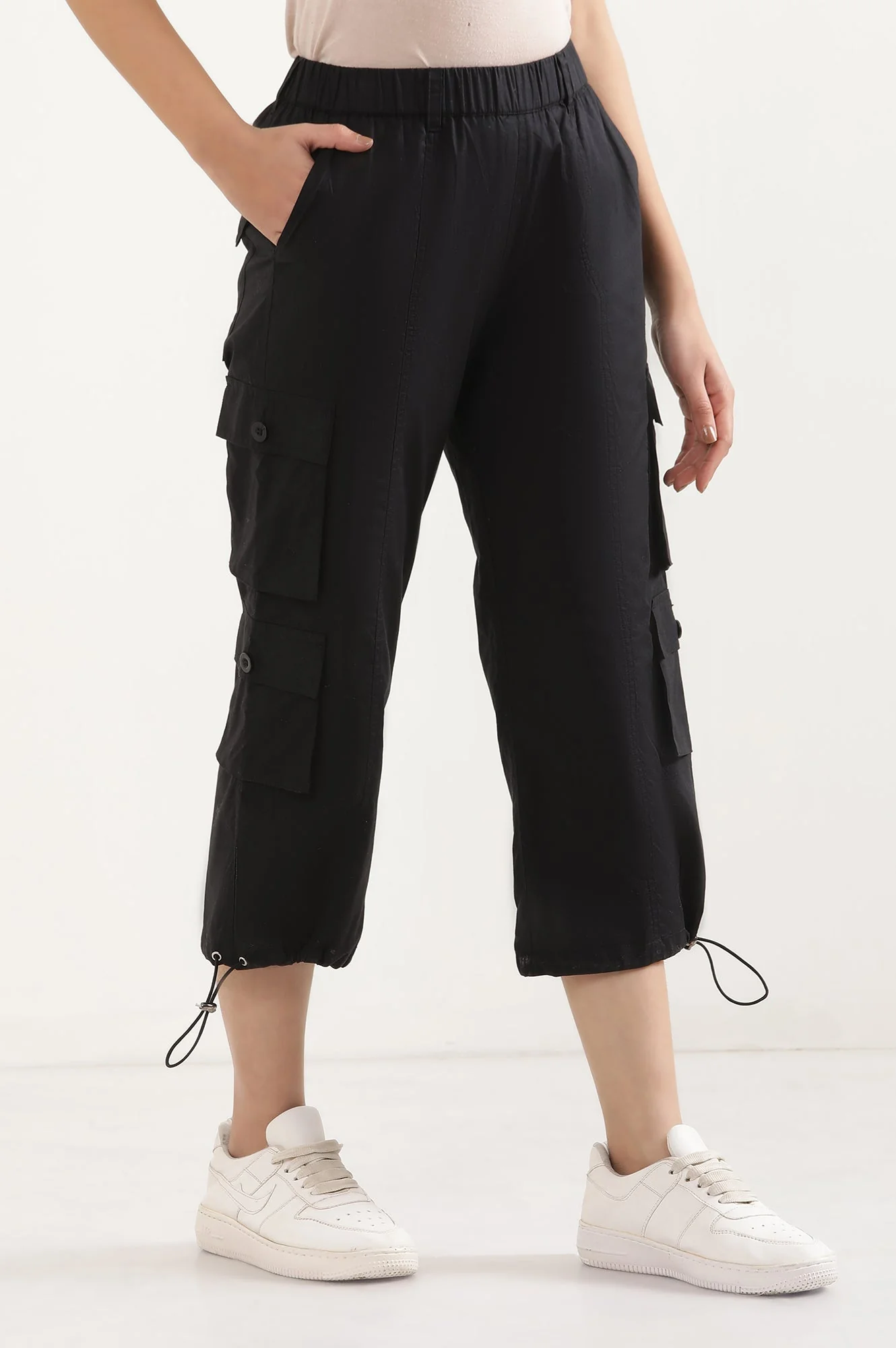 Elleven Women's Black Solid Straight Fit Cotton Cropped Pants With Drawstring - Image 5