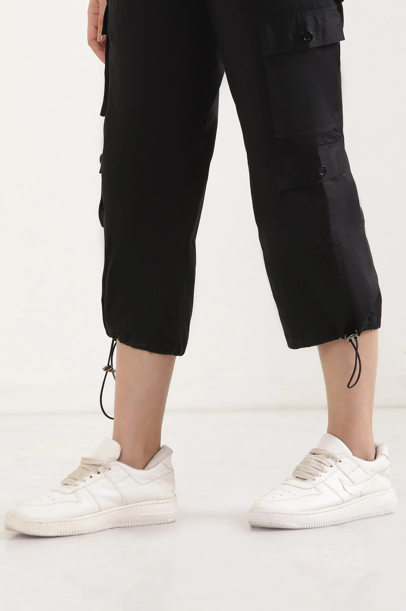 Elleven Women's Black Solid Straight Fit Cotton Cropped Pants With Drawstring - Image 8