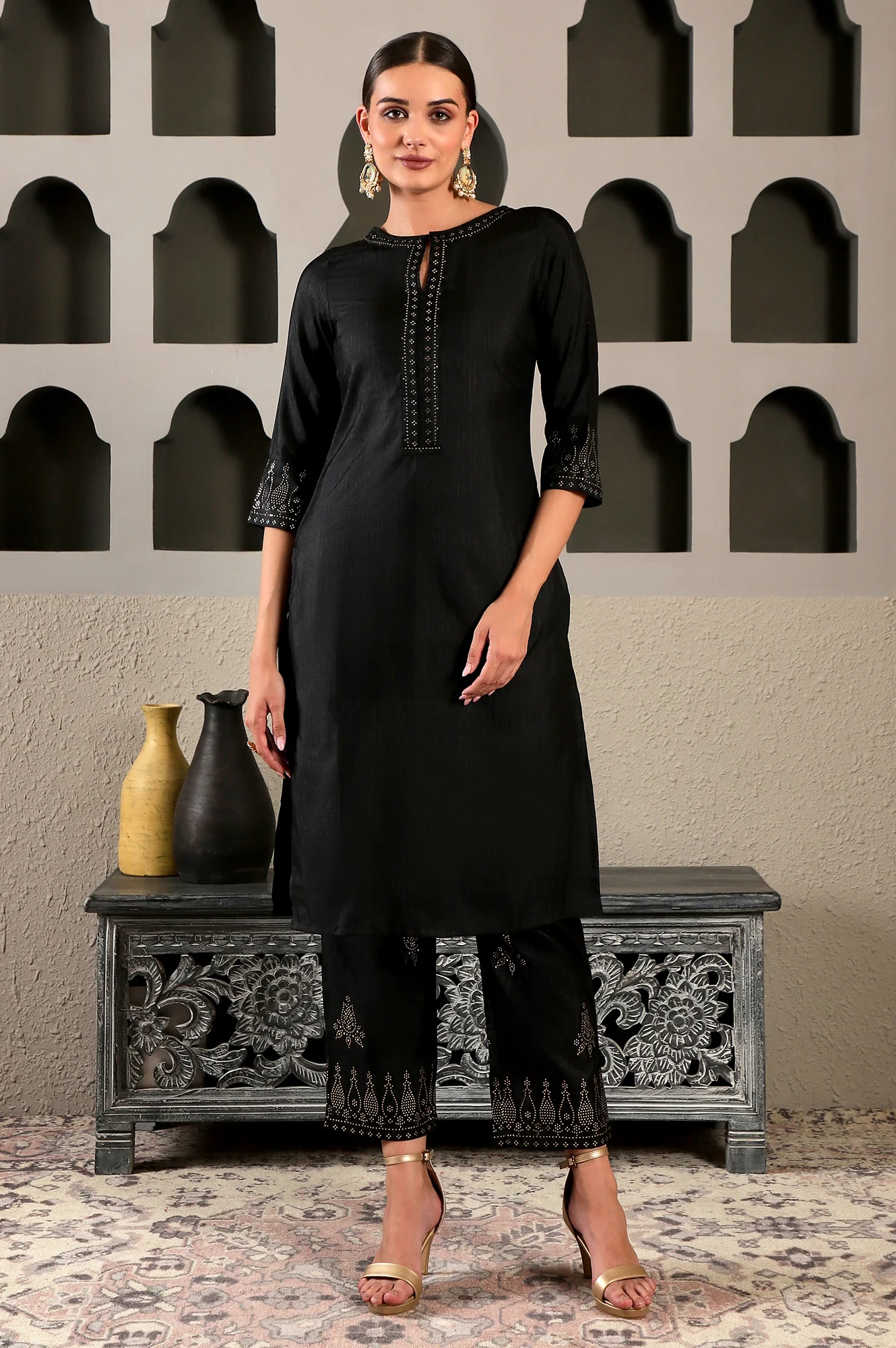 Black Embellished Kurta and Pants Co-ord Set with Keyhole Neck - Image 3