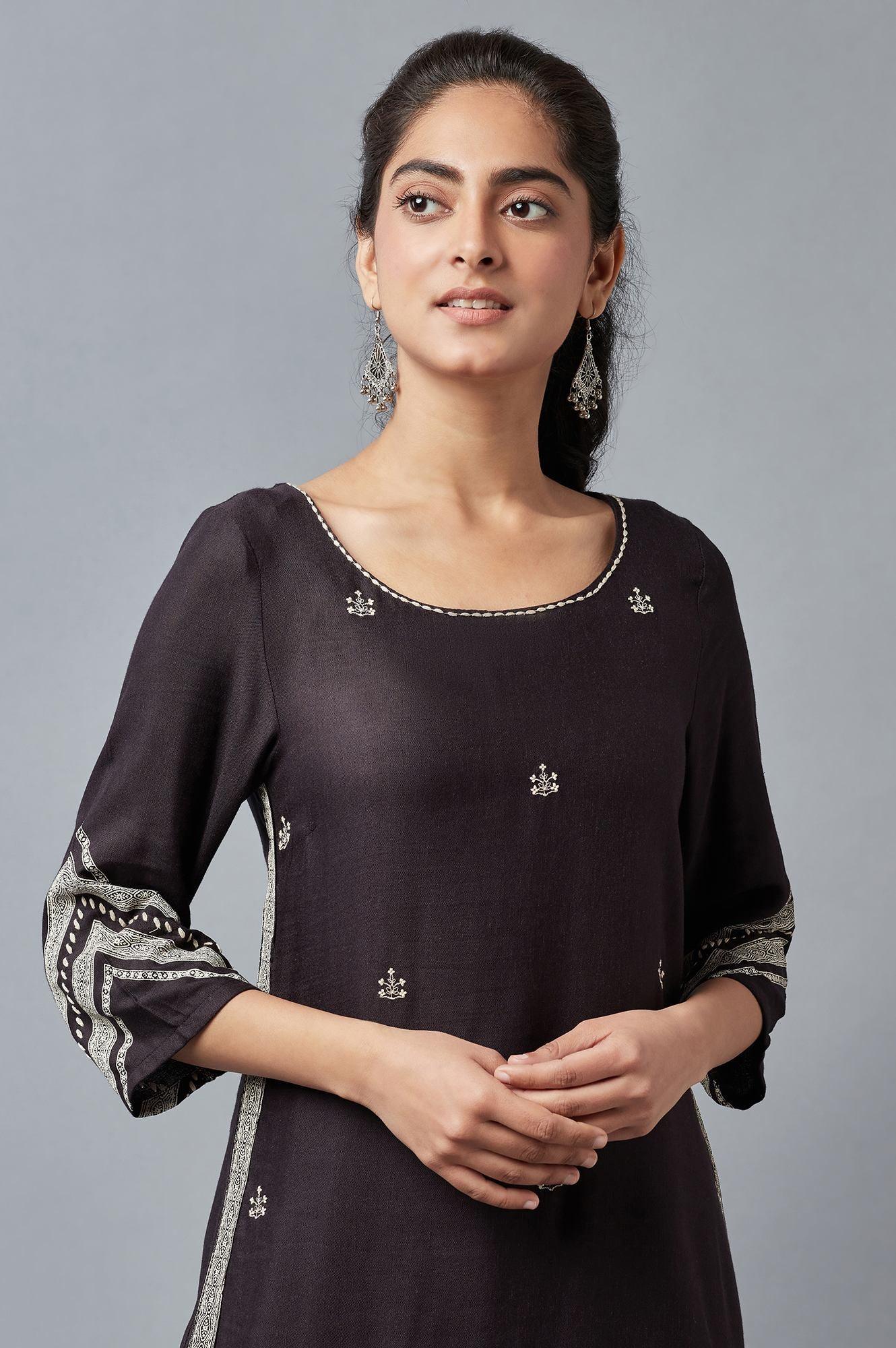 Black Embroidered kurta with Parallel Pants - Image 5