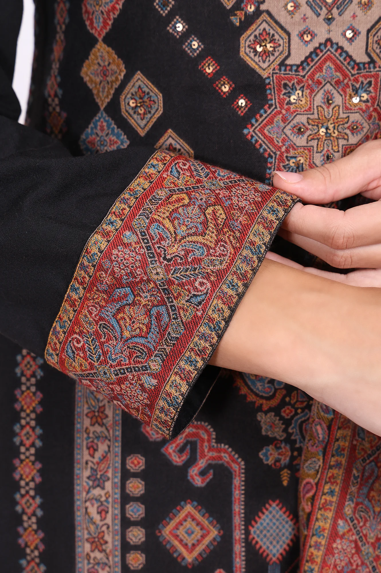 Black Ethnic Motifs Printed Straight Kurta, Pants and Shawl Set - Image 7