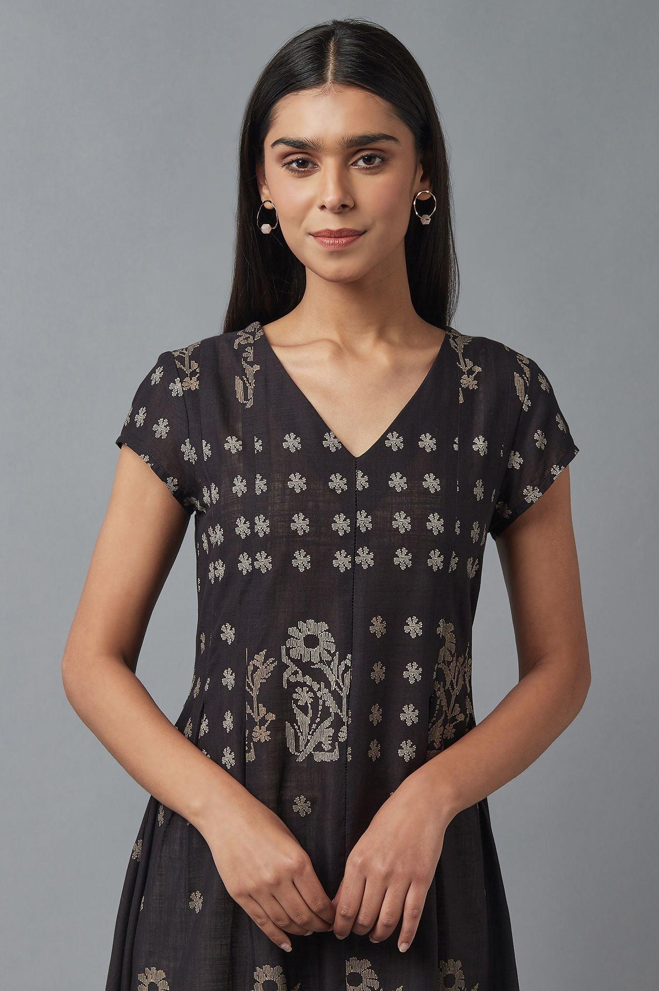 Black Flared kurta In Floral Print and Side Dipped Hemline - Image 5