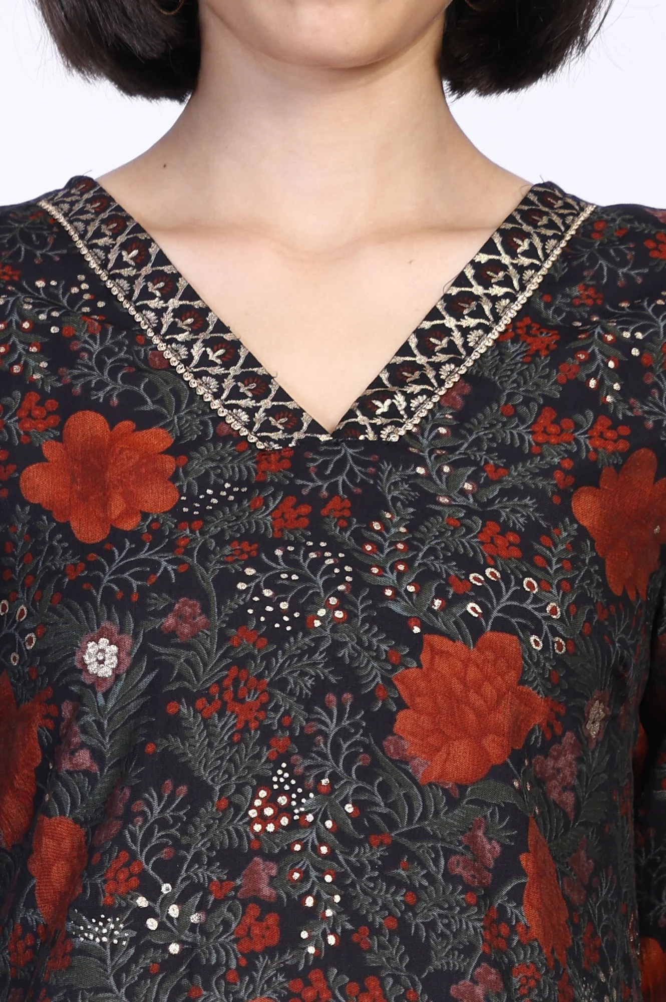 Black Floral Embroidered Straight Crape Kurta - Image 3