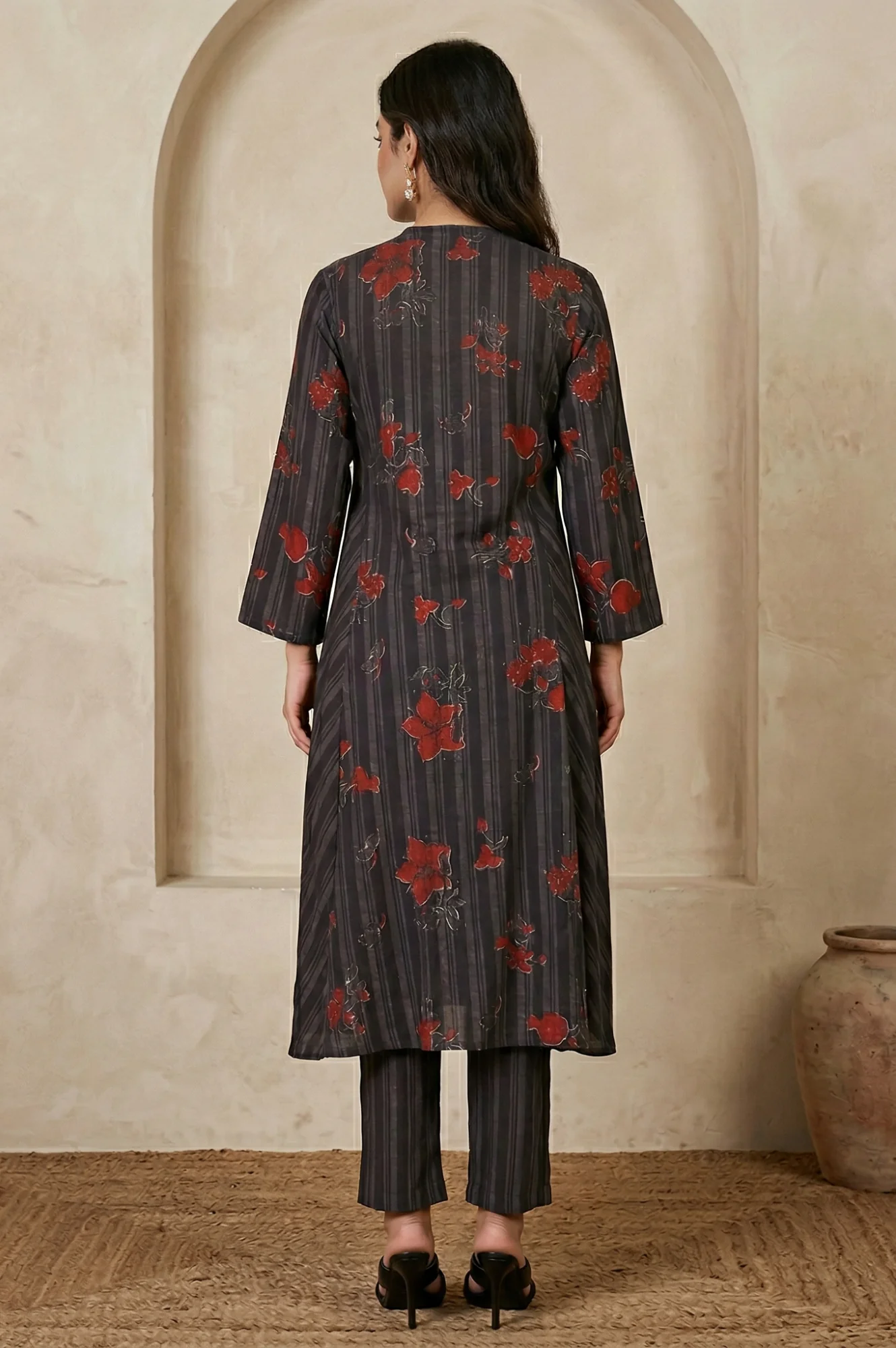 Black Floral Printed Crepe Straight Kurta - Image 3