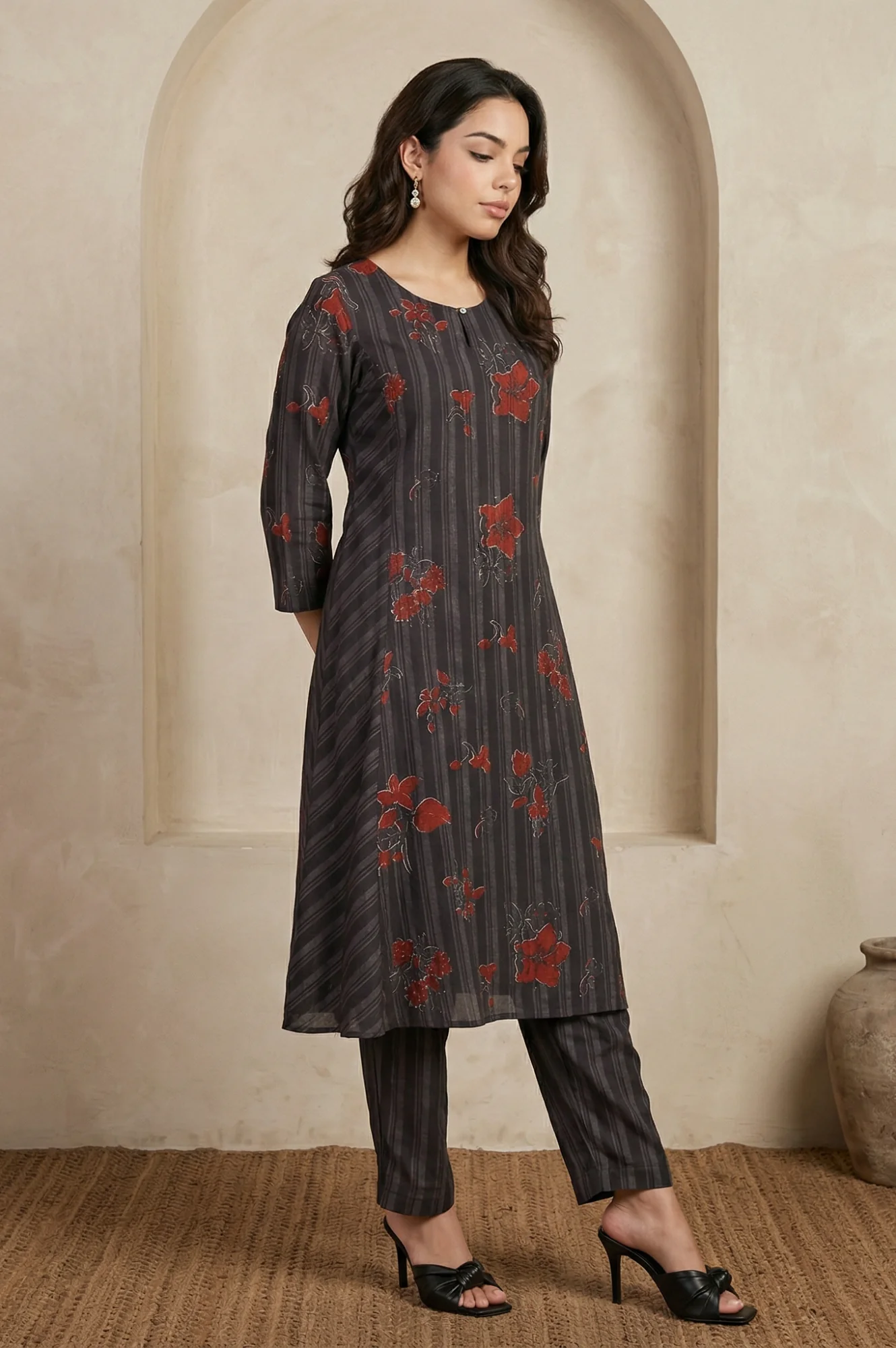 Black Floral Printed Crepe Straight Kurta - Image 4