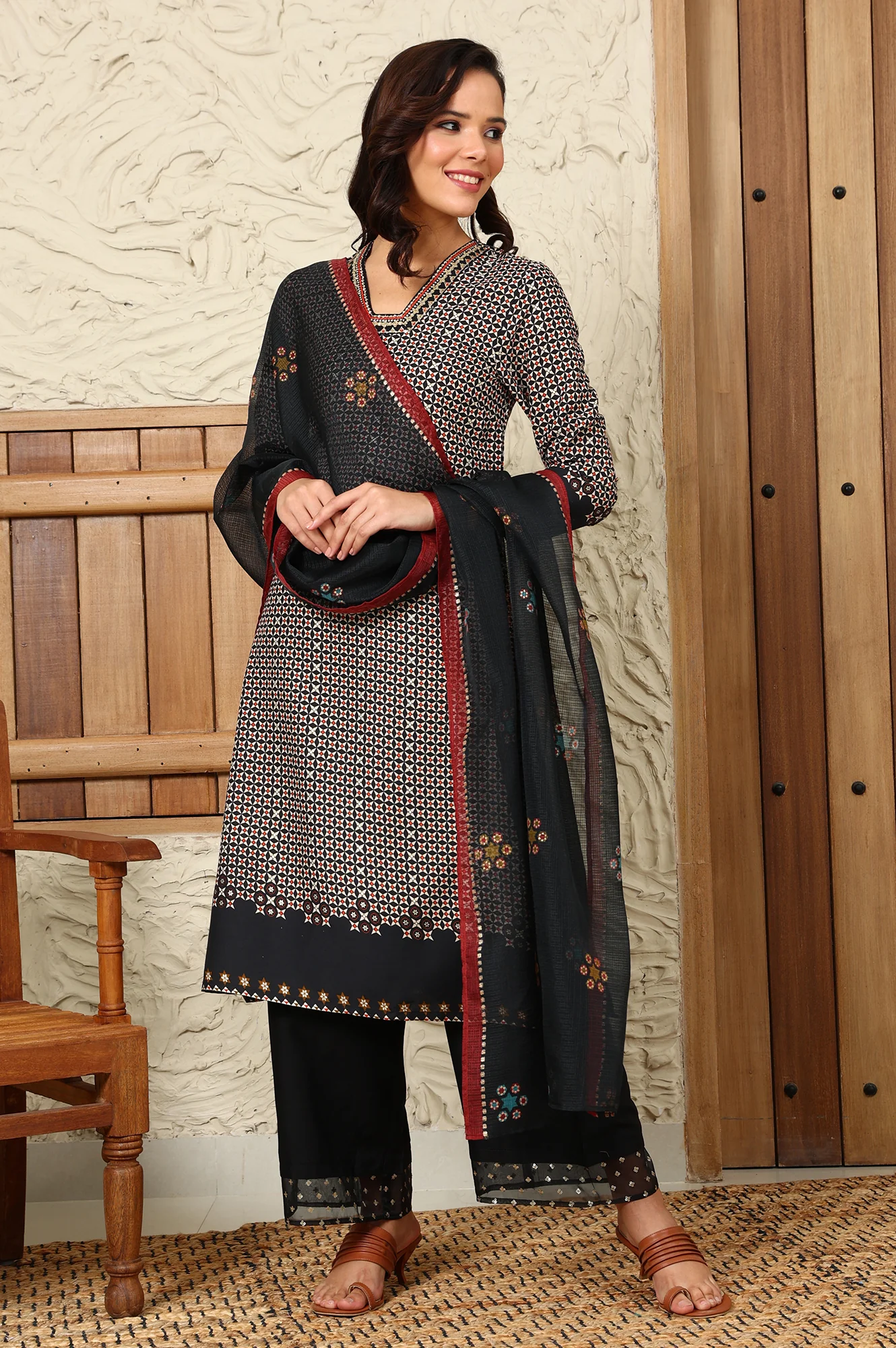 Black Floral Printed Kota Dupatta - Image 3