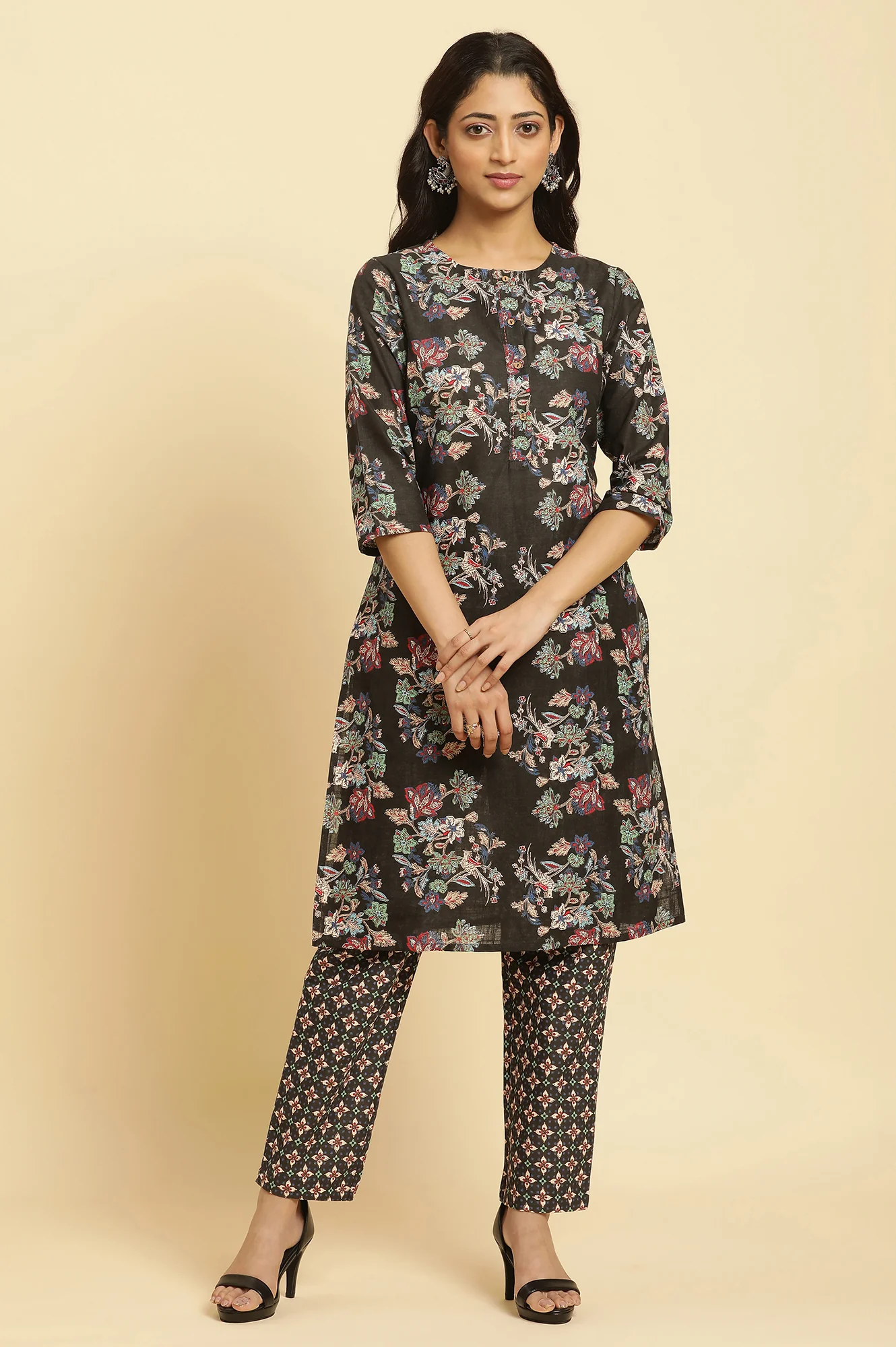 Black Floral Printed Kurta And Pants Set - Image 2