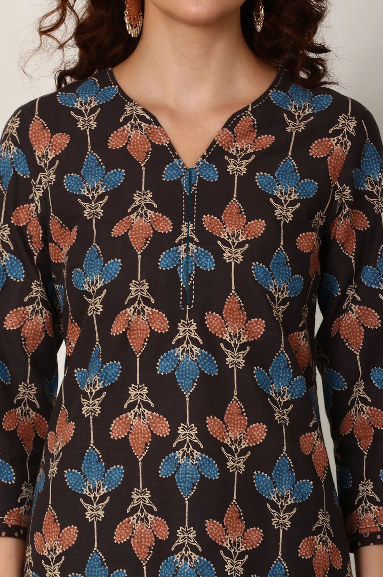 Black Floral Printed Pure Cotton Kurta And Pants Co-Ord Set - Image 3