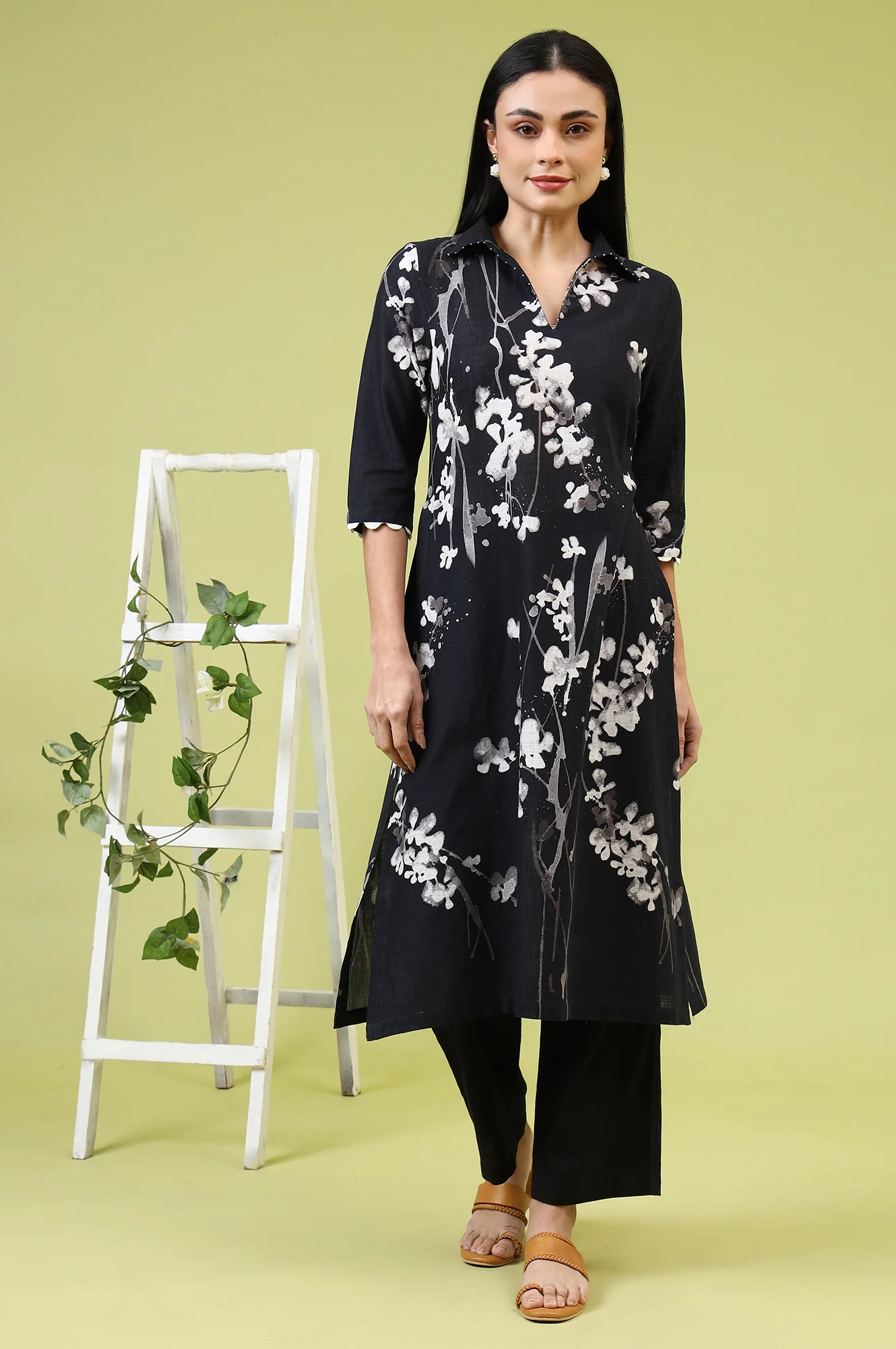 Black Floral Printed Pure Cotton Straight Kurta - Image 3