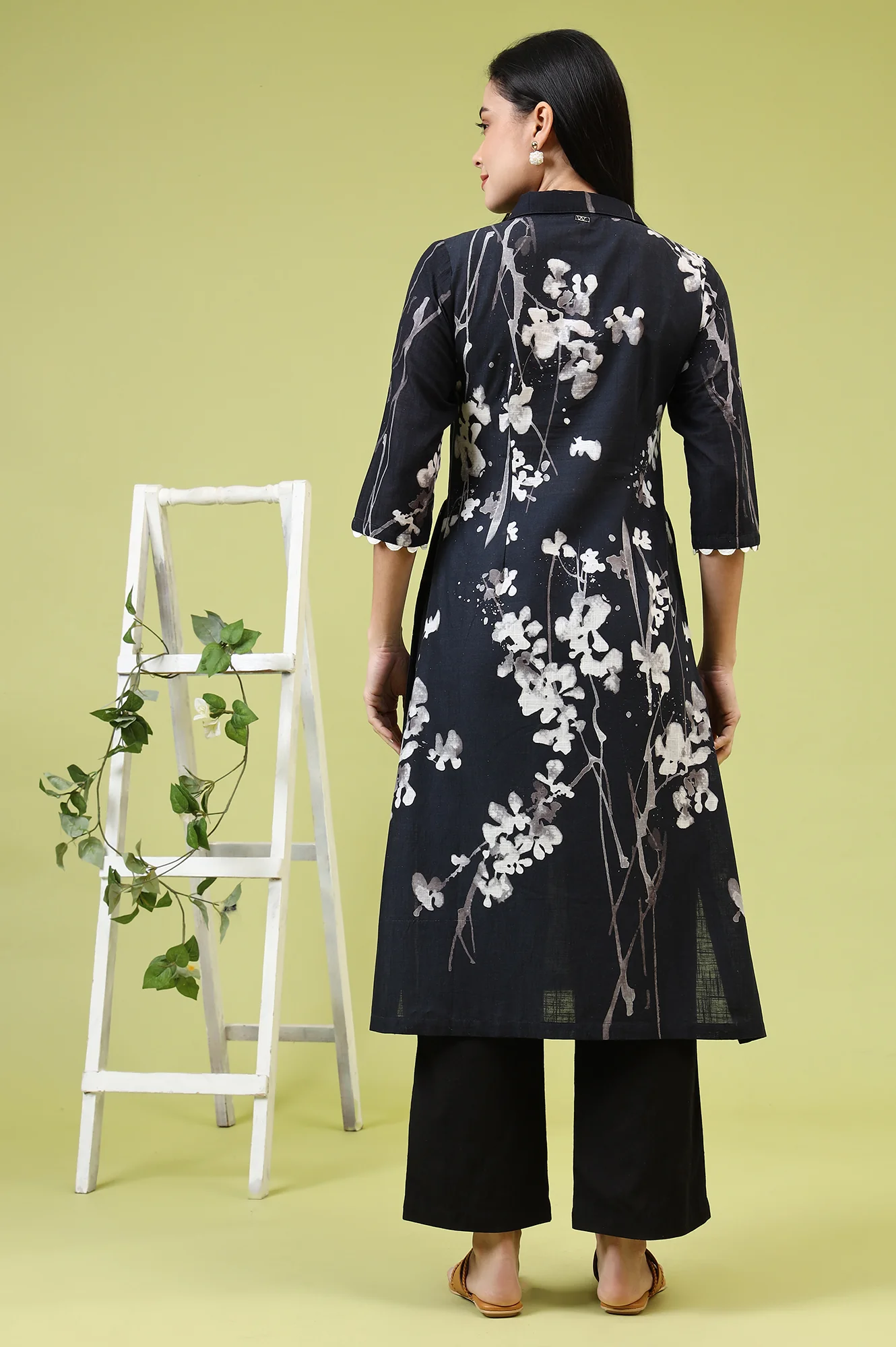 Black Floral Printed Pure Cotton Straight Kurta - Image 6