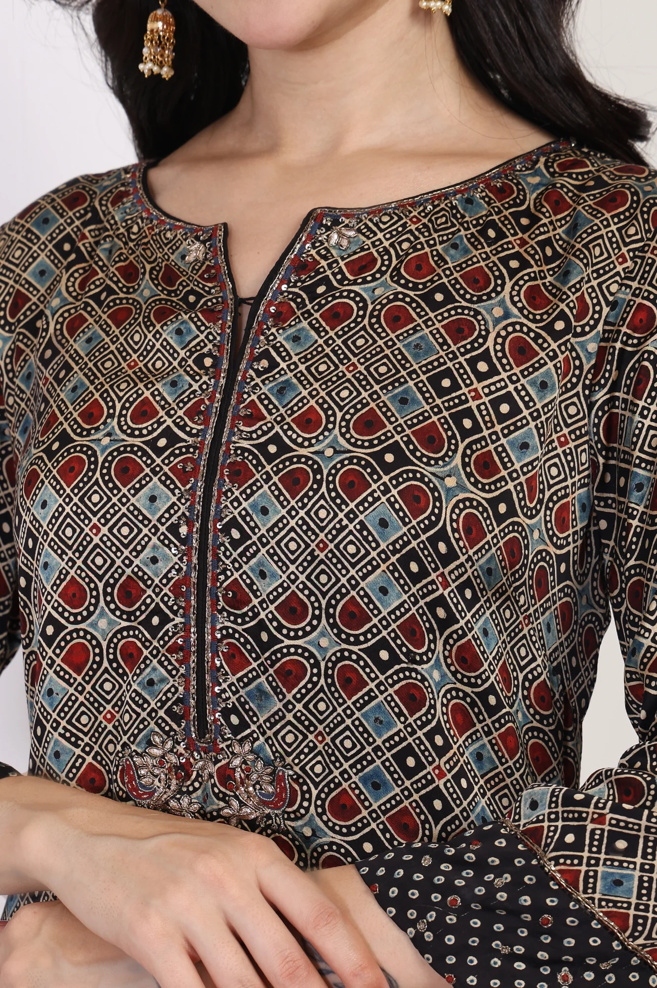 Black Geometric Printed Embellished A-Line Satin Kurta - Image 3
