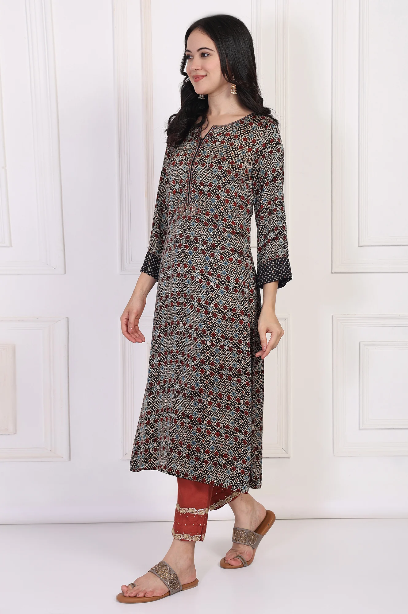Black Geometric Printed Embellished A-Line Satin Kurta - Image 4