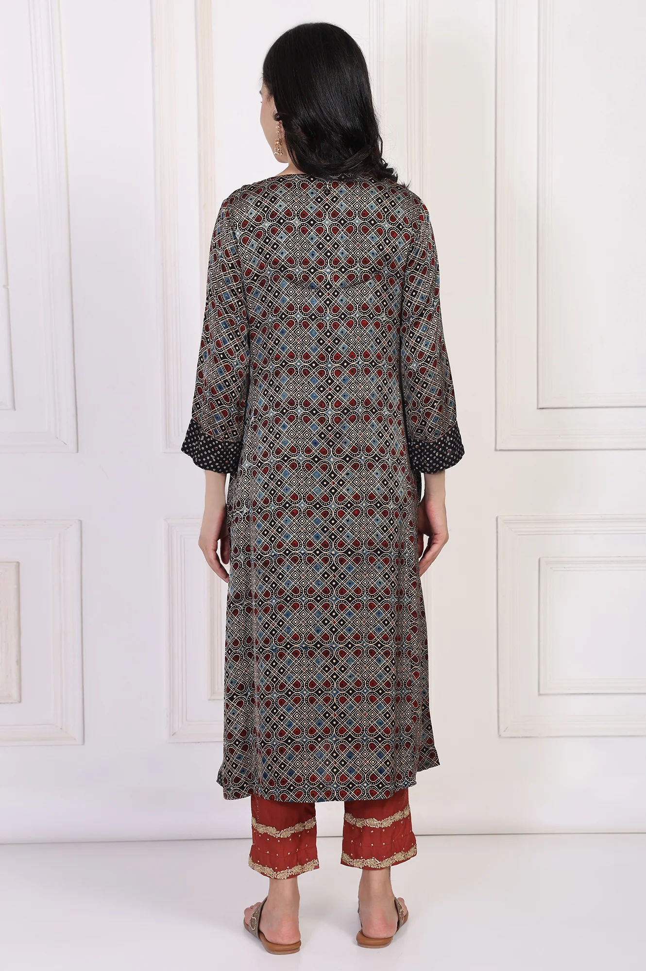 Black Geometric Printed Embellished A-Line Satin Kurta - Image 5