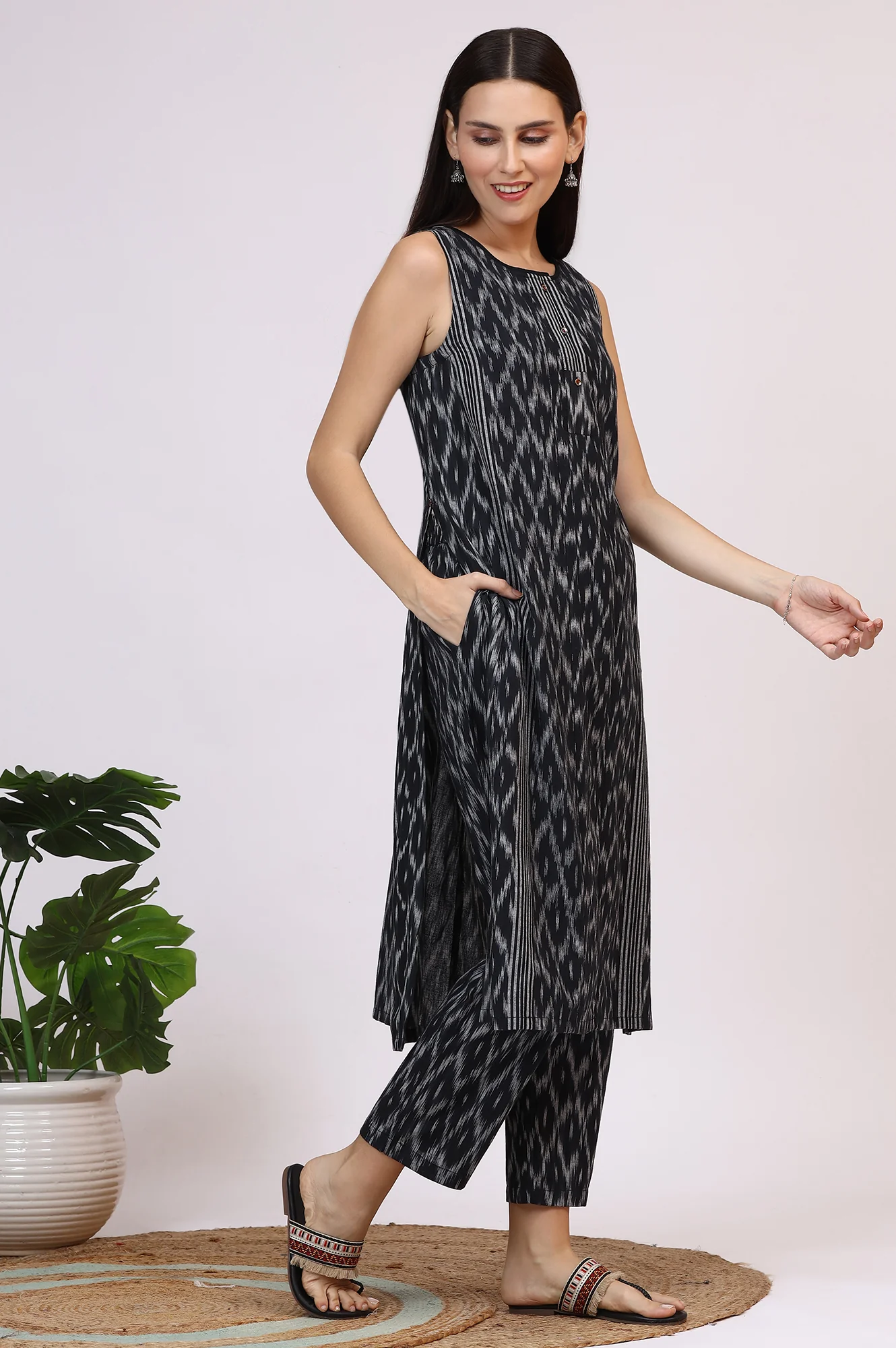 Black Ikkat Pure Cotton Straight Kurta and Pants Co-ord Set - Image 6