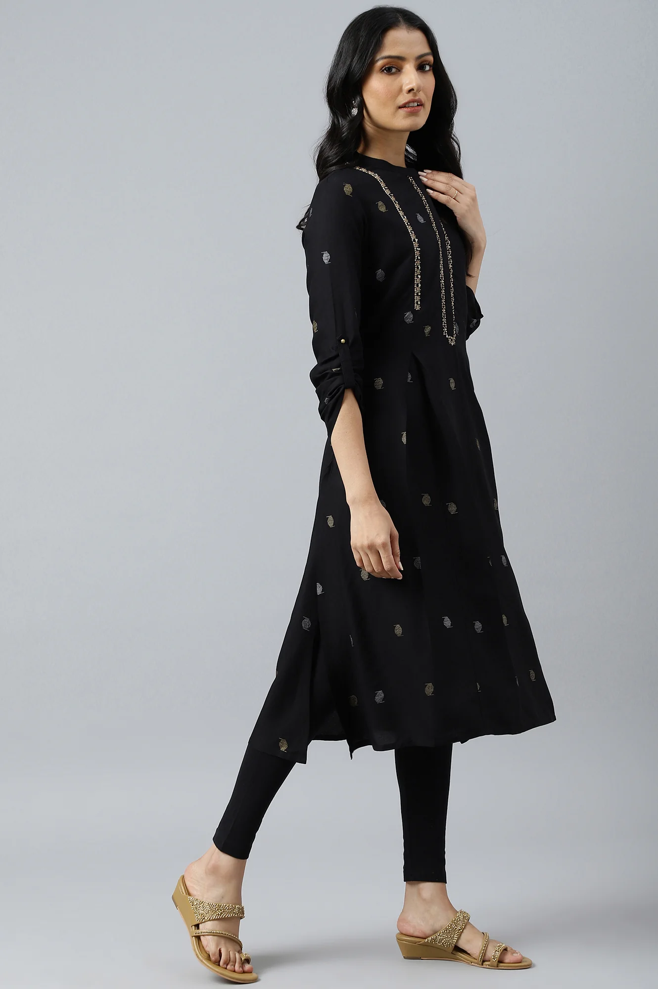 Black Mettalic Embroidered kurta With Pleats - Image 6
