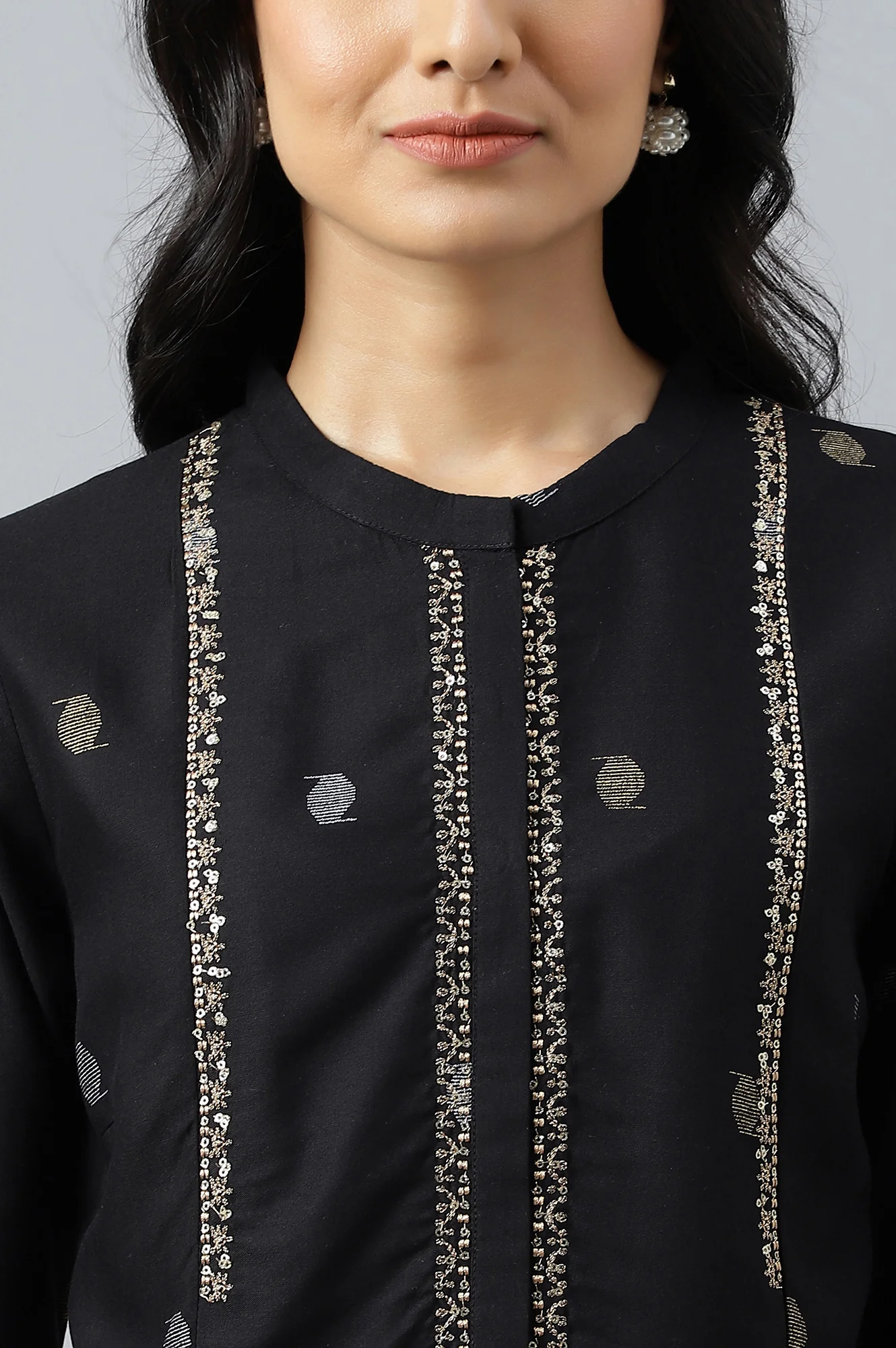 Black Mettalic Embroidered kurta With Pleats - Image 8