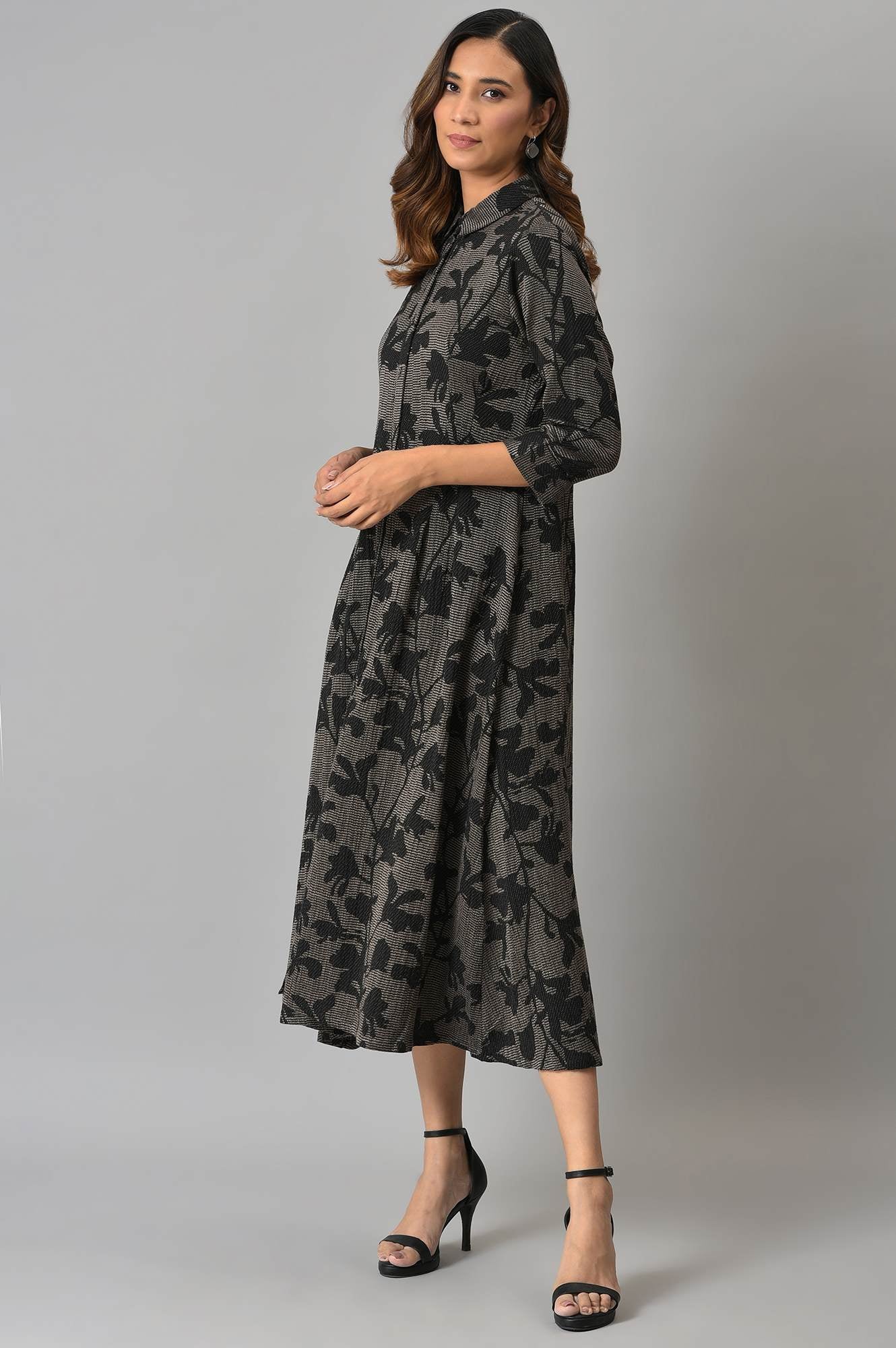 Black Pleated Floral Print Dress - Image 3