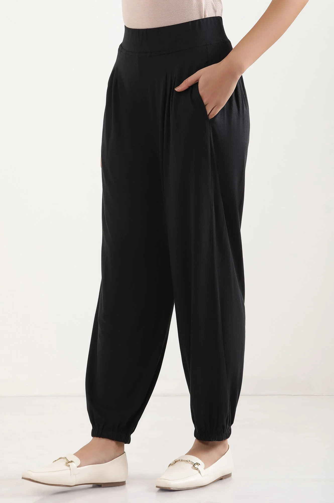 Elleven Women's Black Solid Loose Fit Pants With Pleated Detail - Image 3