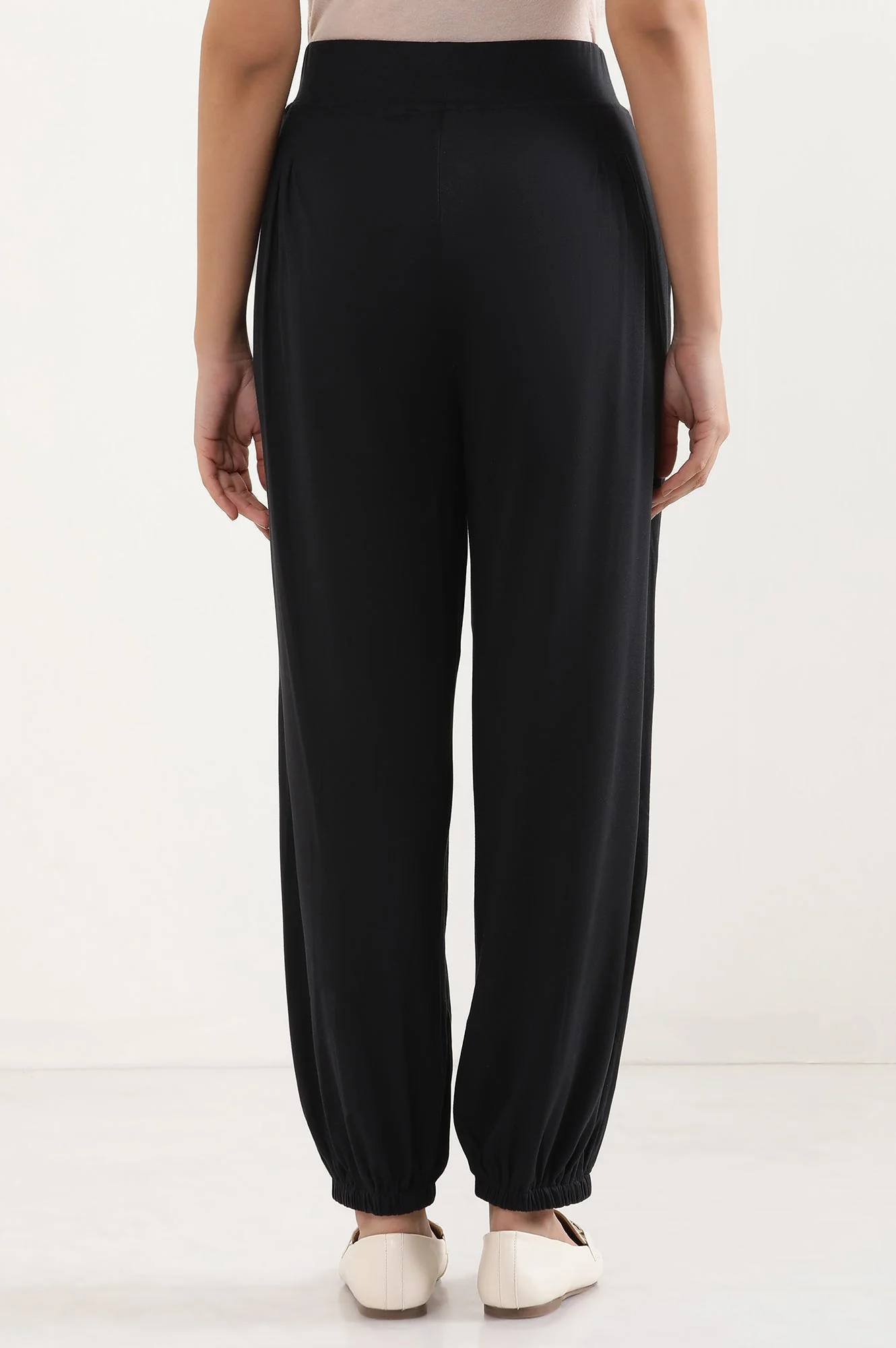 Elleven Women's Black Solid Loose Fit Pants With Pleated Detail - Image 4