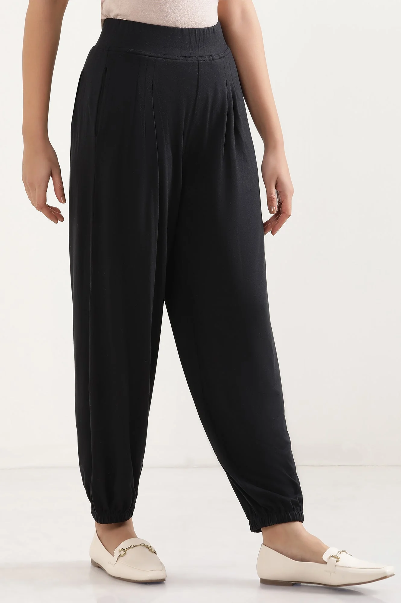 Elleven Women's Black Solid Loose Fit Pants With Pleated Detail - Image 5