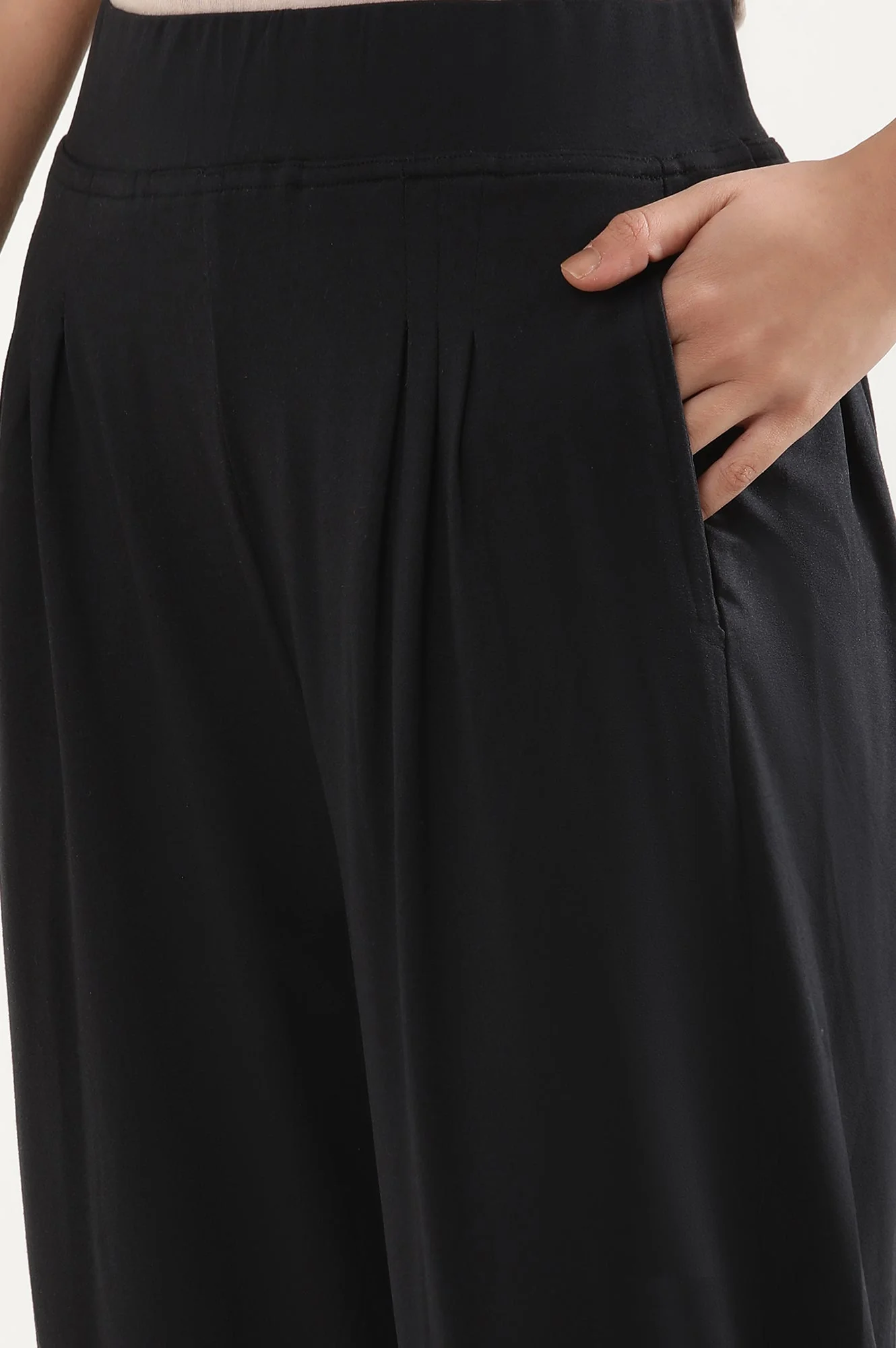 Elleven Women's Black Solid Loose Fit Pants With Pleated Detail - Image 7