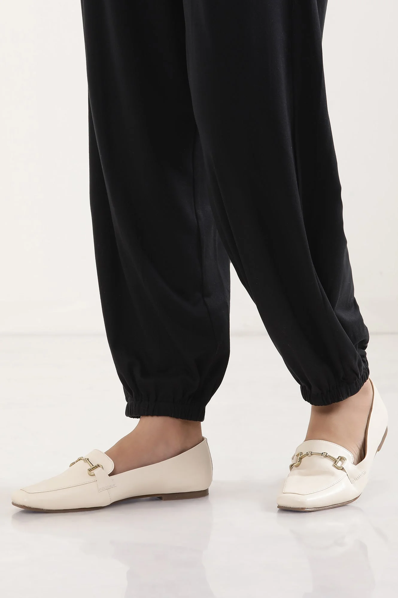 Elleven Women's Black Solid Loose Fit Pants With Pleated Detail - Image 8
